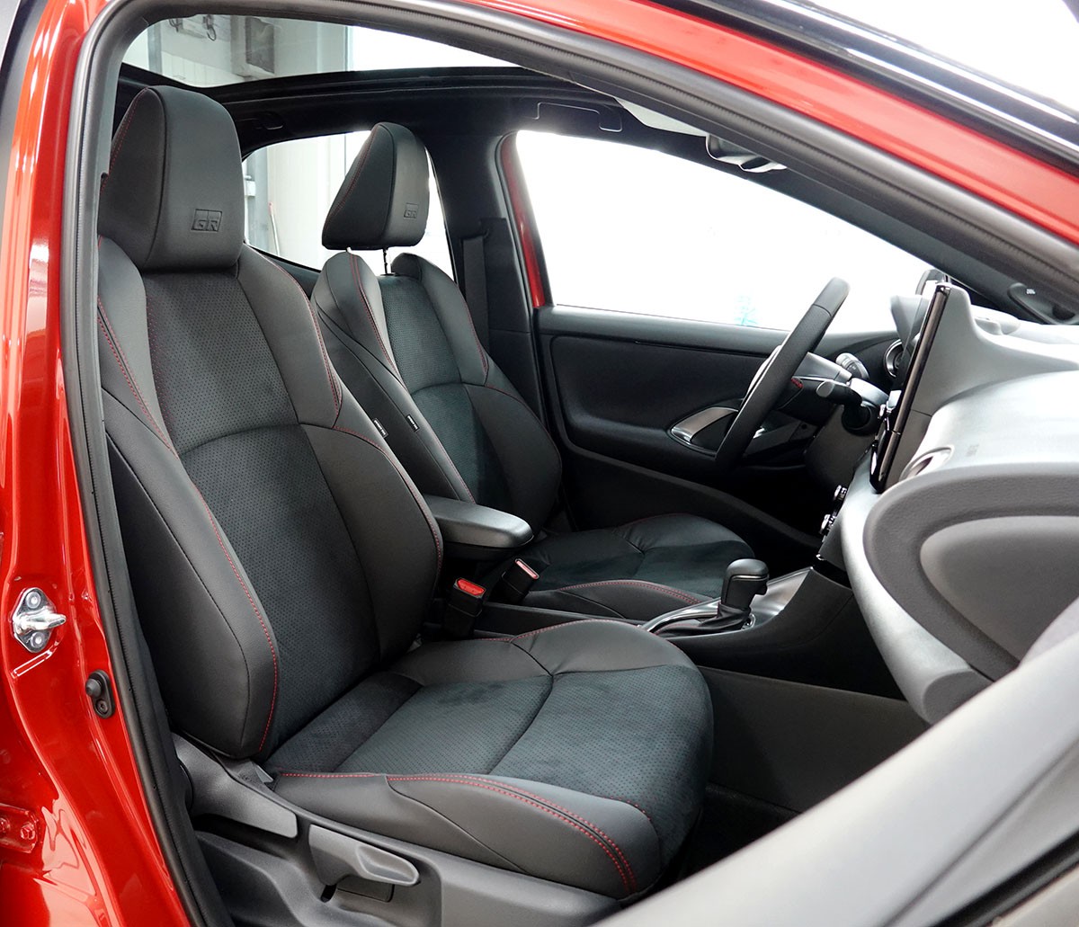 TOYOTA Yaris 1.5 GR Sport e-CVT Panoramaglasdach, JBL, Head-Up Display-image-3