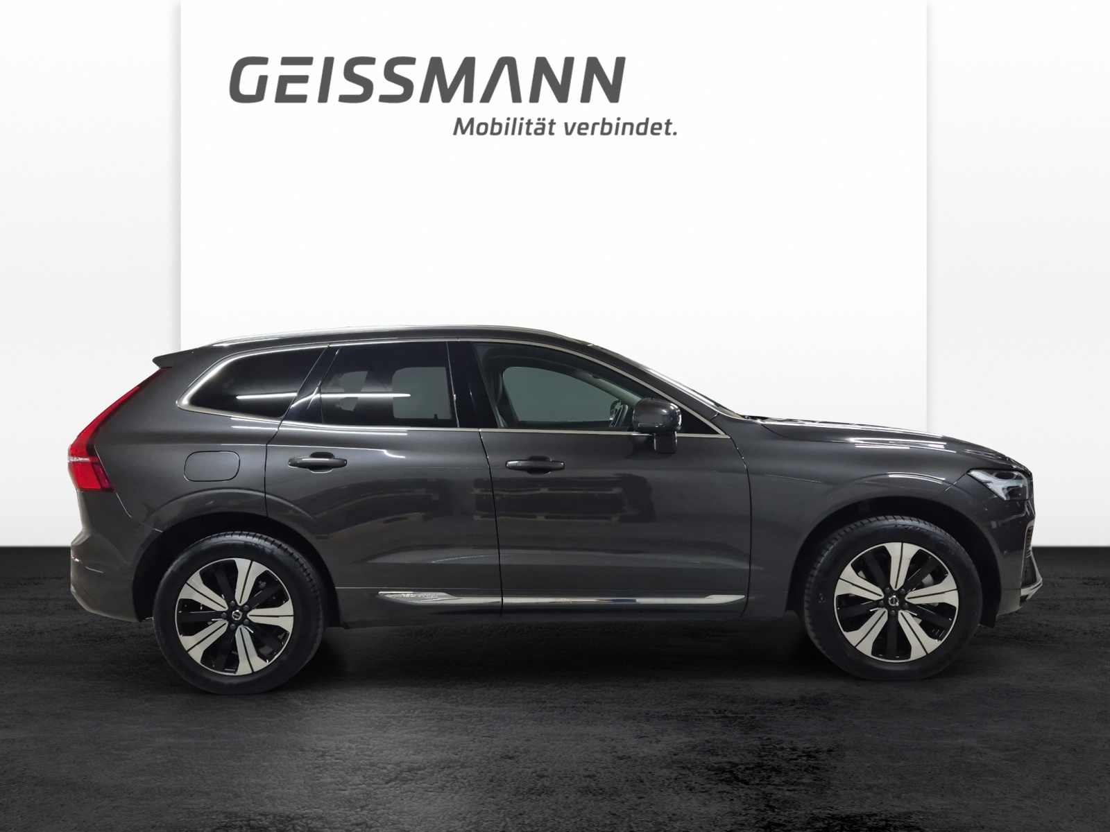 VOLVO XC60 2.0 T6 TE Plus Bright eAWD-showroom-element-3