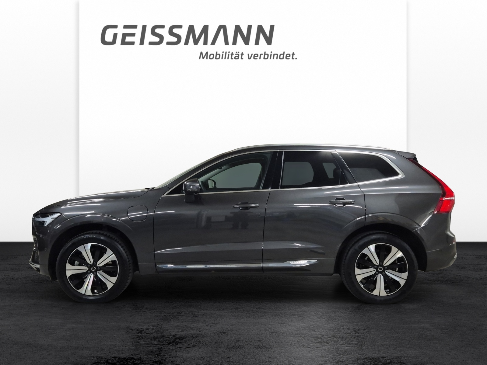 VOLVO XC60 2.0 T6 TE Plus Bright eAWD-showroom-element-2