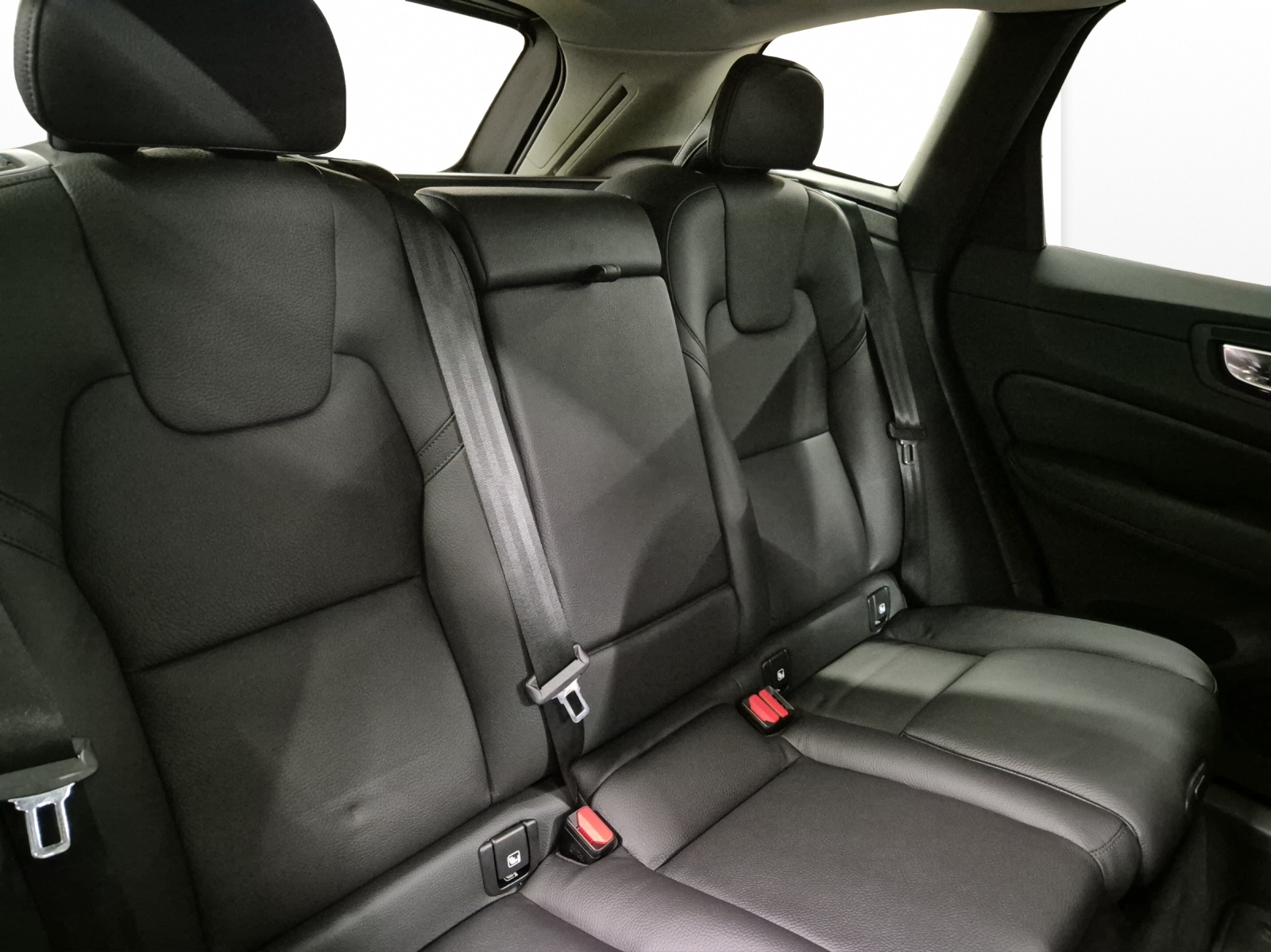 VOLVO XC60 2.0 T6 TE Plus Bright eAWD-image-16