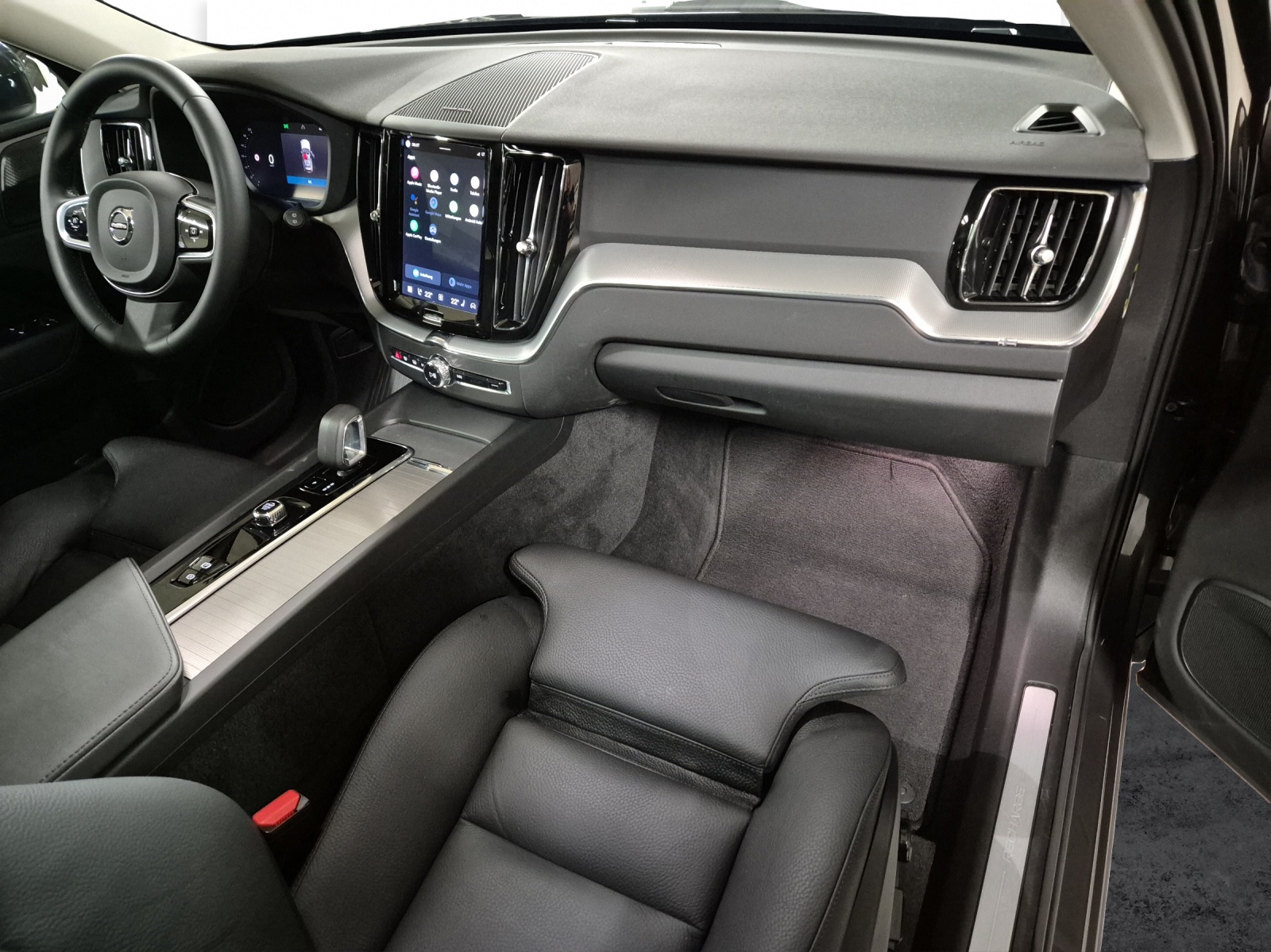 VOLVO XC60 2.0 T6 TE Plus Bright eAWD-image-17