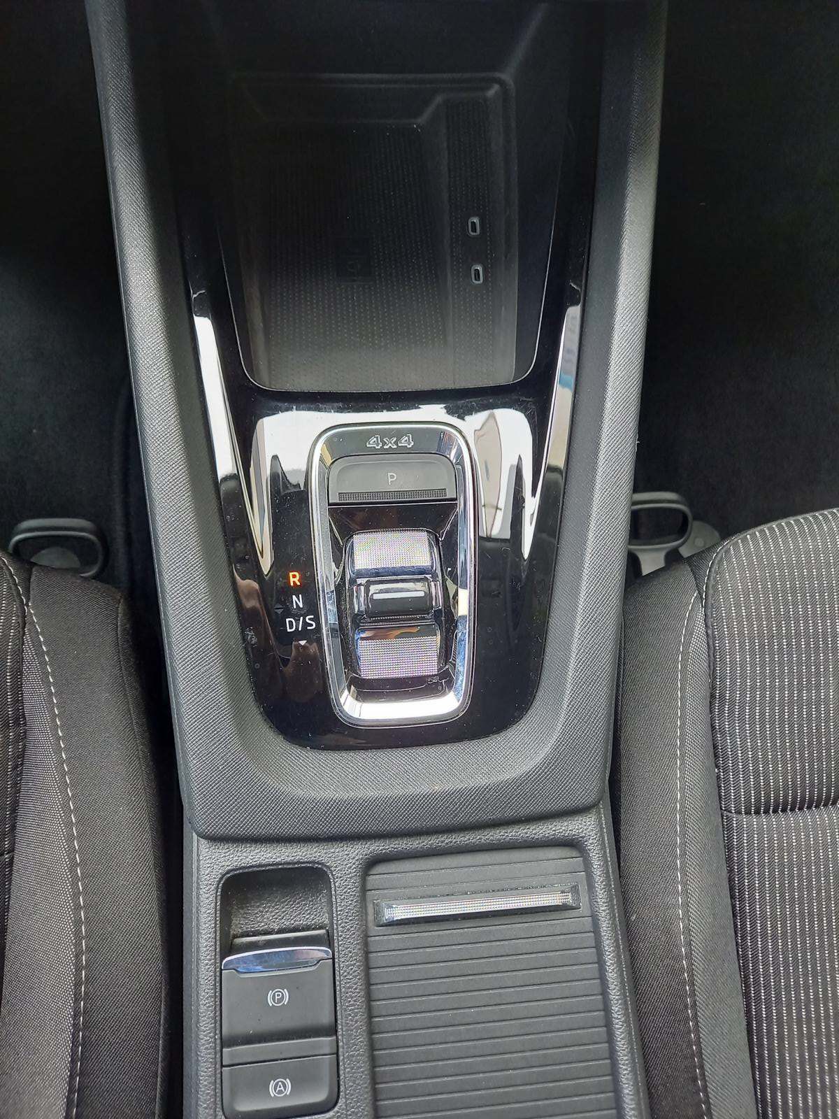 SKODA Octavia Combi 2.0 TDI DSG Ambition 4x4-image-8