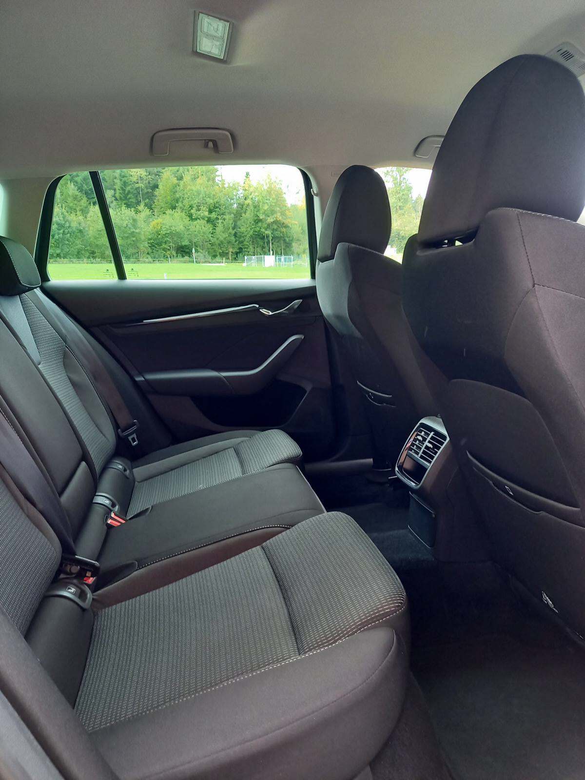 SKODA Octavia Combi 2.0 TDI DSG Ambition 4x4-image-11