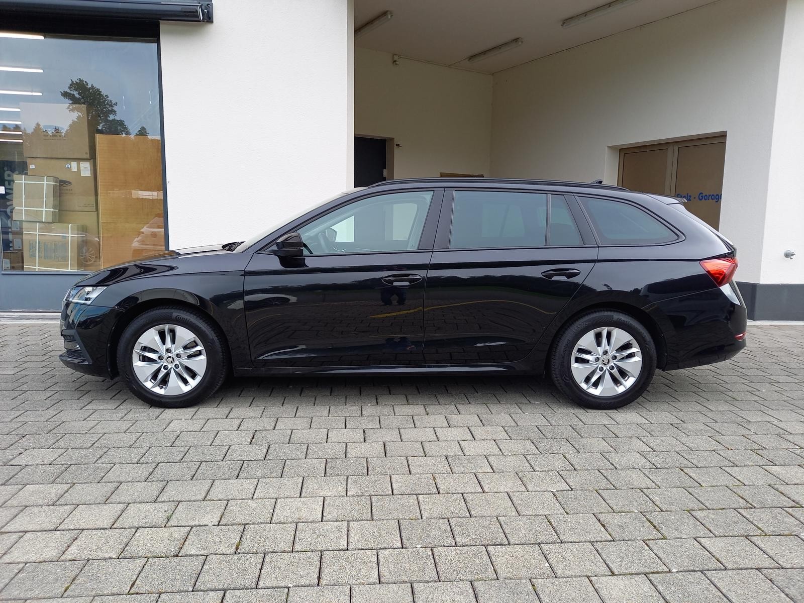 SKODA Octavia Combi 2.0 TDI DSG Ambition 4x4-image-2