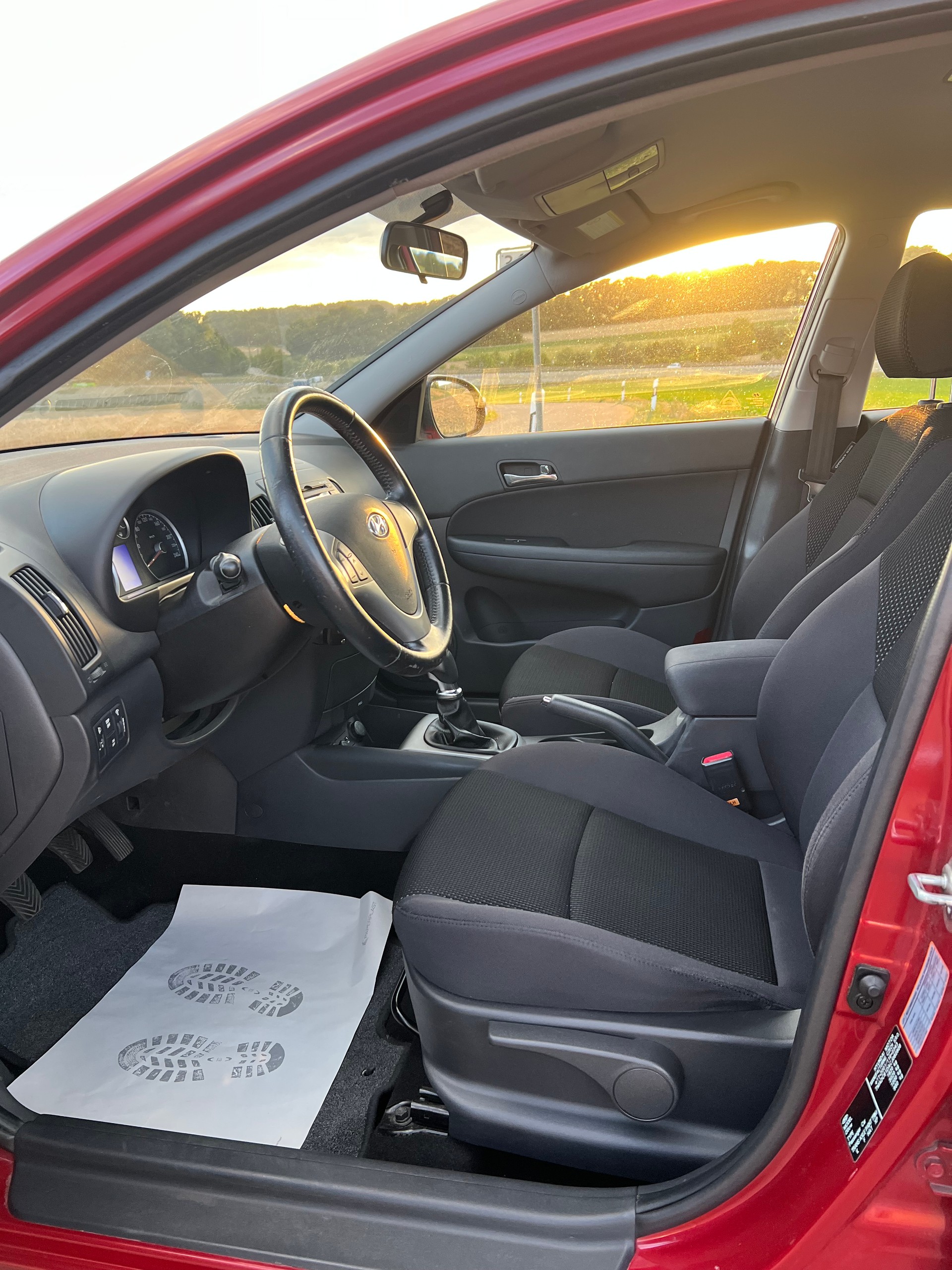 HYUNDAI i30 Wagon 1.6 Swiss Plus Edition-image-9