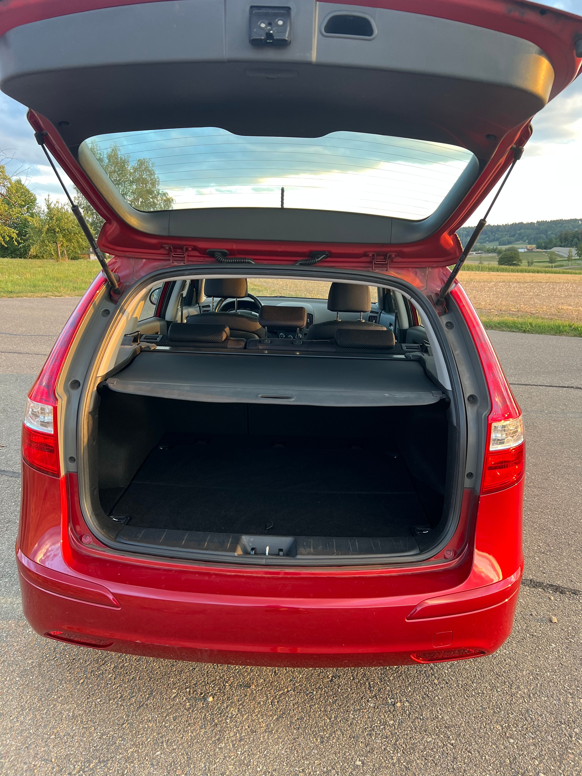 HYUNDAI i30 Wagon 1.6 Swiss Plus Edition-image-5