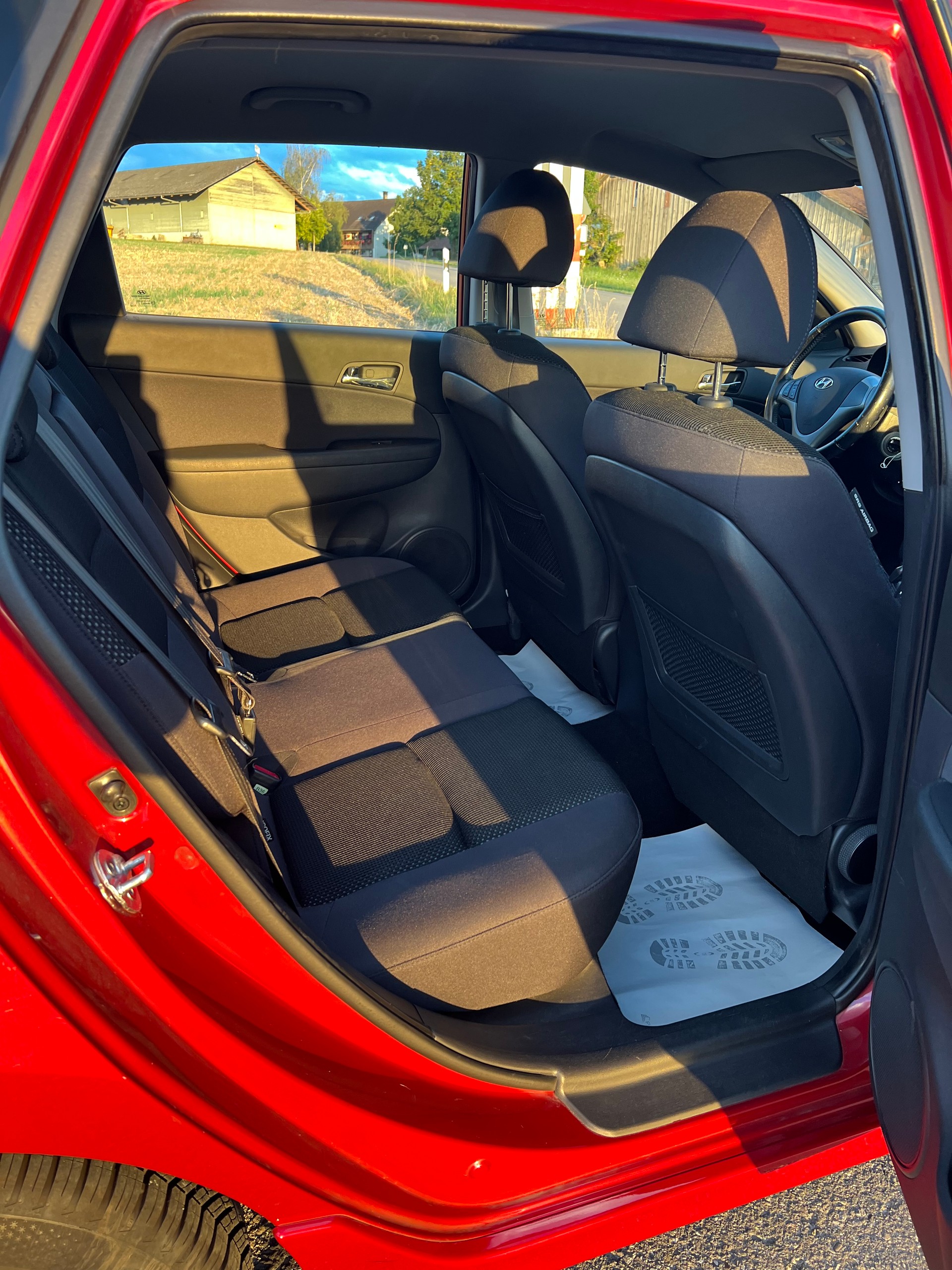 HYUNDAI i30 Wagon 1.6 Swiss Plus Edition-image-13