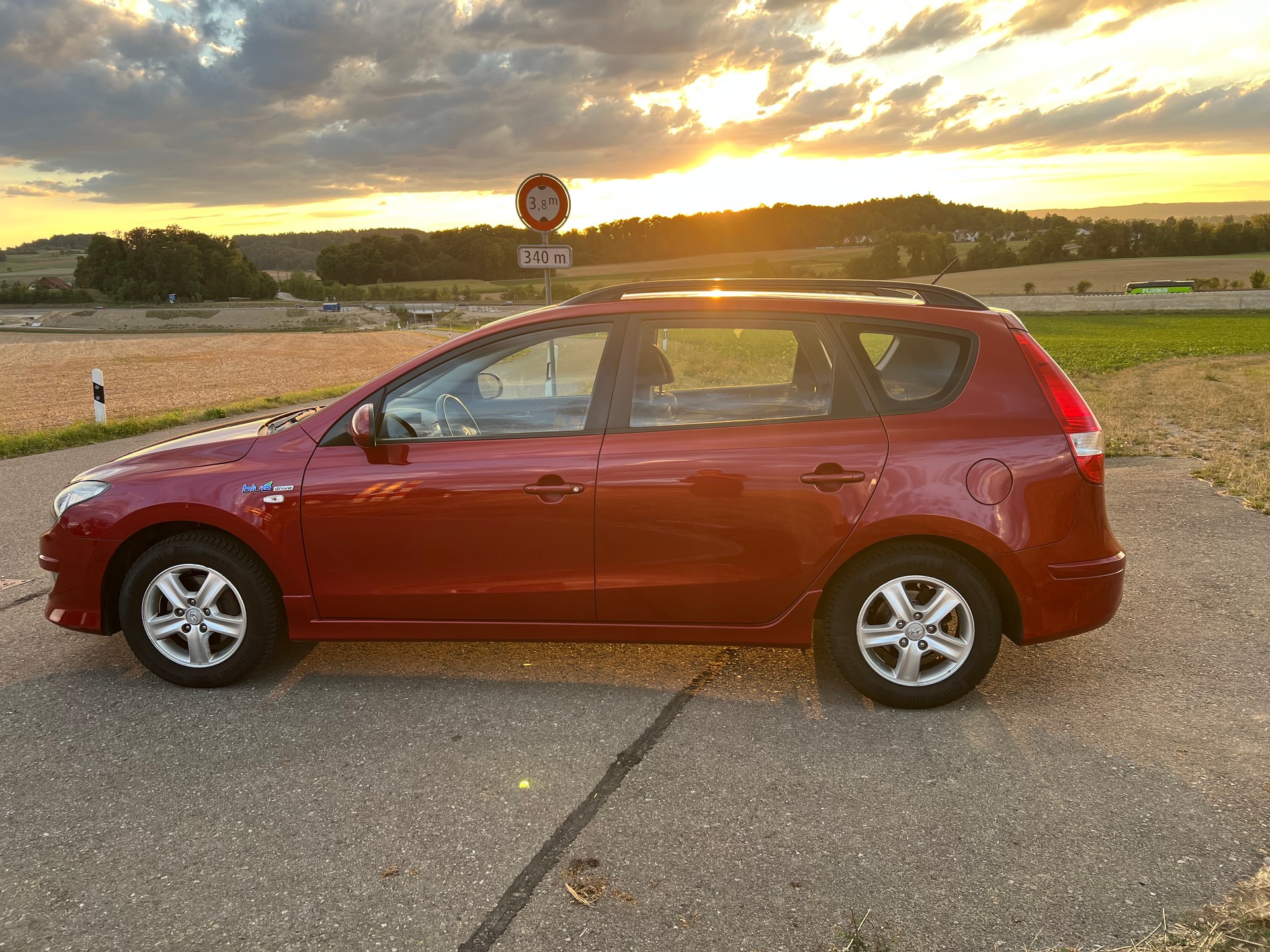 HYUNDAI i30 Wagon 1.6 Swiss Plus Edition-image-7