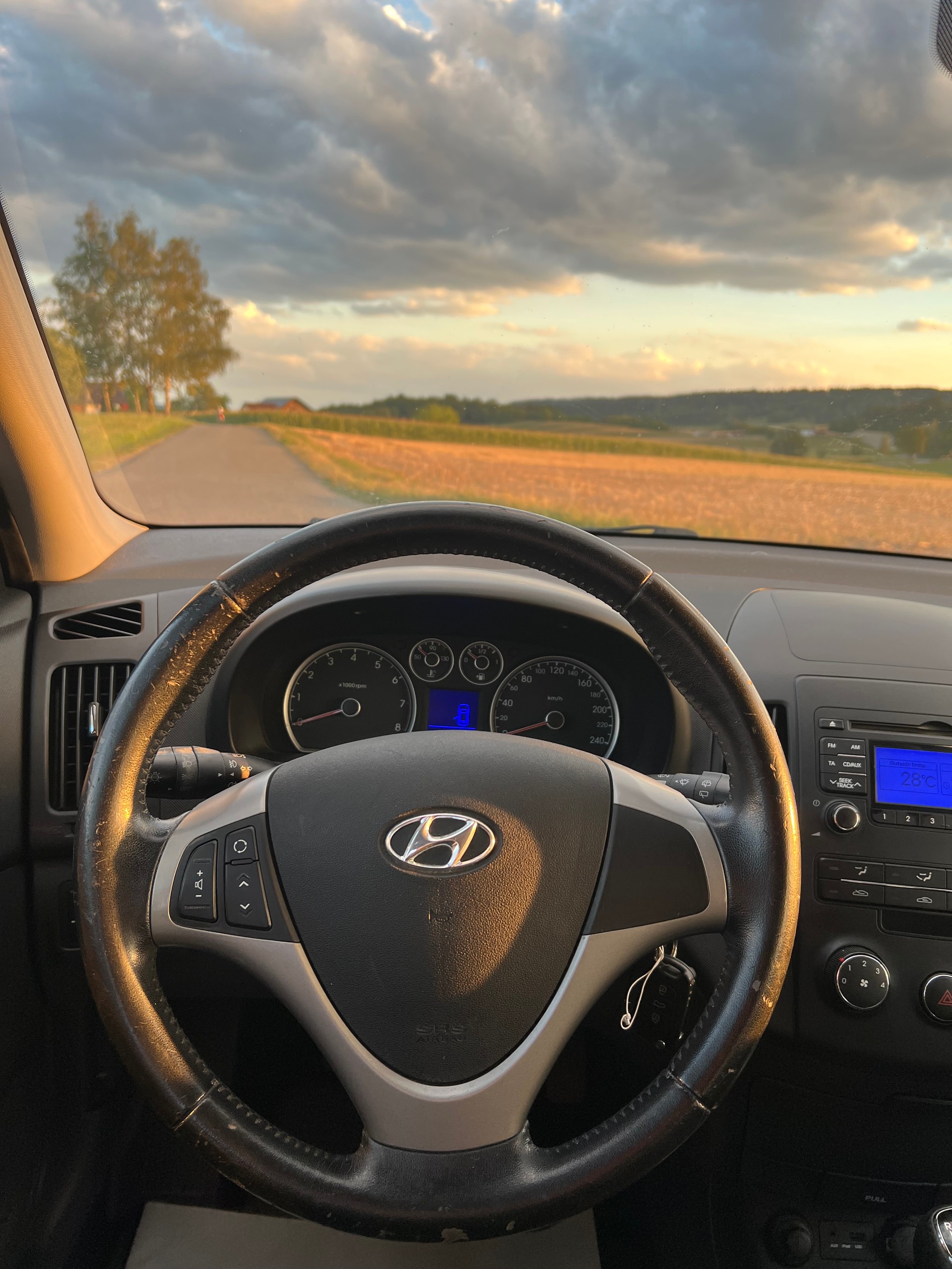 HYUNDAI i30 Wagon 1.6 Swiss Plus Edition-image-11