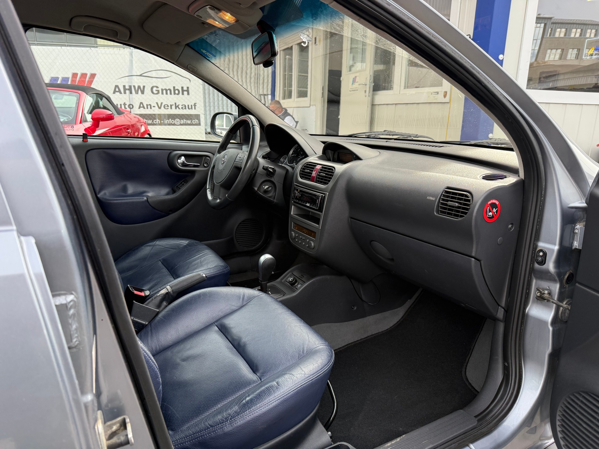 OPEL Corsa 1.4 TP Cosmo Automatik / Frisch ab MFK / LEDER / SITZHEIZUNG / KLIMAAUTOMATIK / DAB / ALUFELGEN-image-6