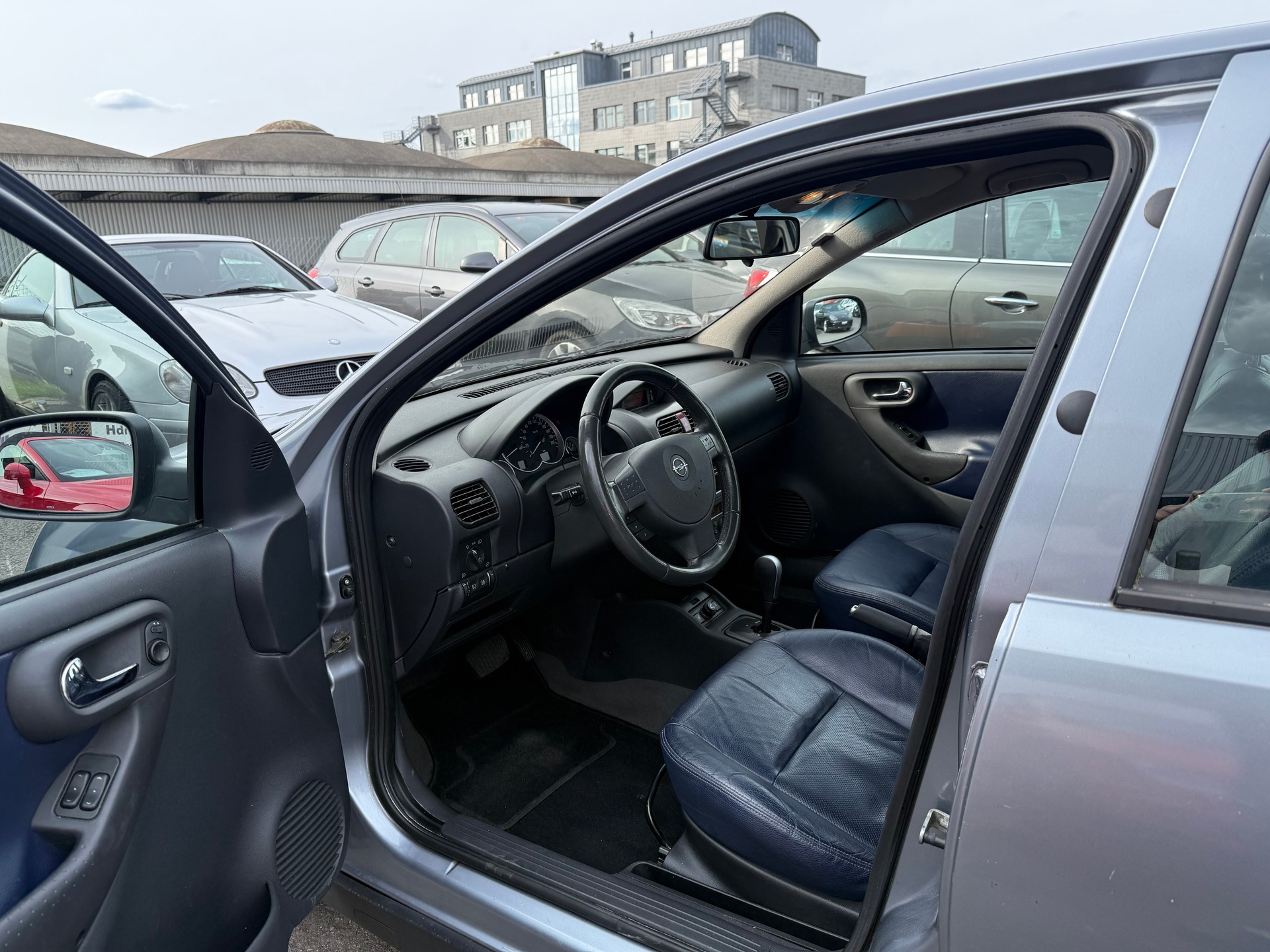 OPEL Corsa 1.4 TP Cosmo Automatik / Frisch ab MFK / LEDER / SITZHEIZUNG / KLIMAAUTOMATIK / DAB / ALUFELGEN-image-9