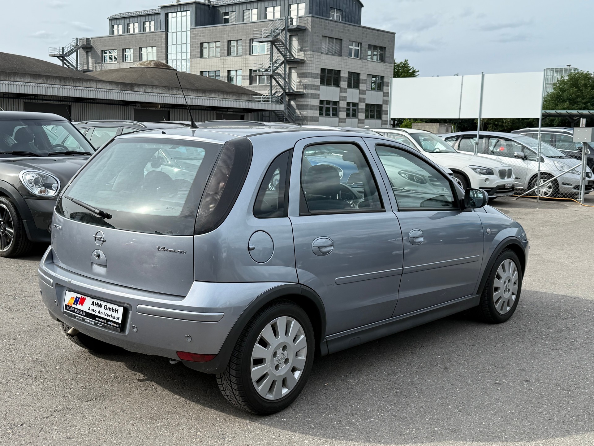 OPEL Corsa 1.4 TP Cosmo Automatik / Frisch ab MFK / LEDER / SITZHEIZUNG / KLIMAAUTOMATIK / DAB / ALUFELGEN-image-3