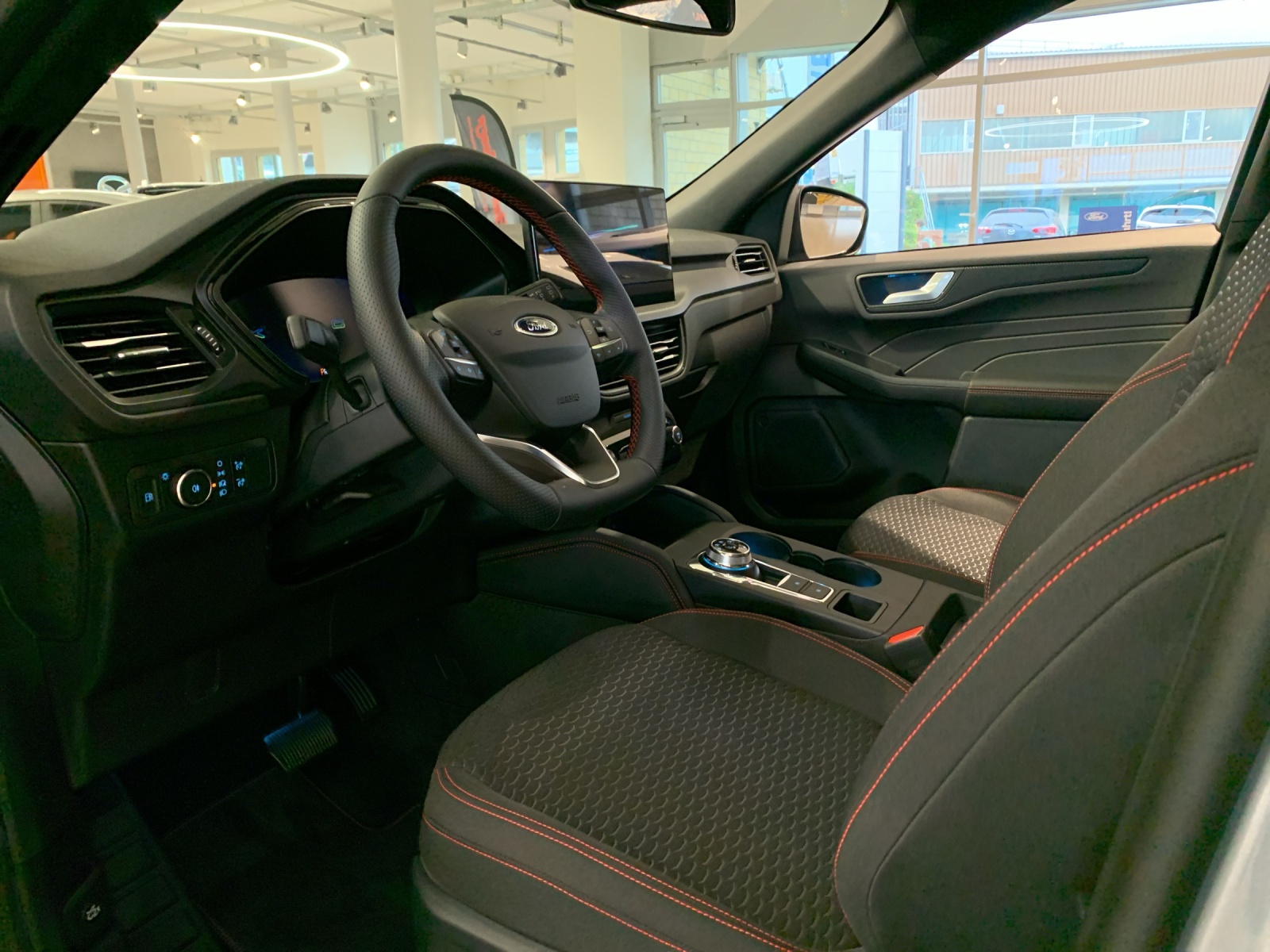 FORD Kuga 2.5 Plug-in Hybrid ST-Line-image-4