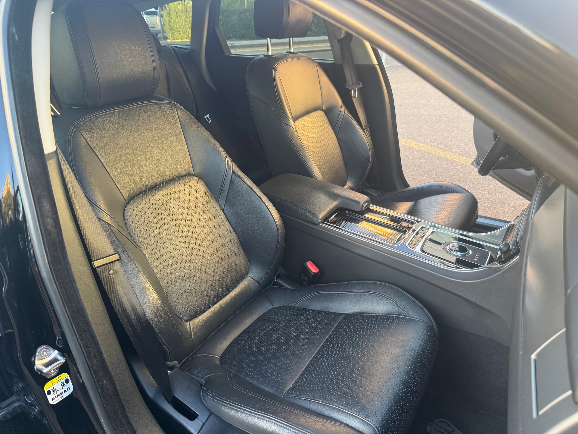 JAGUAR XF Sportbrake 20d Pure Automatic-image-6