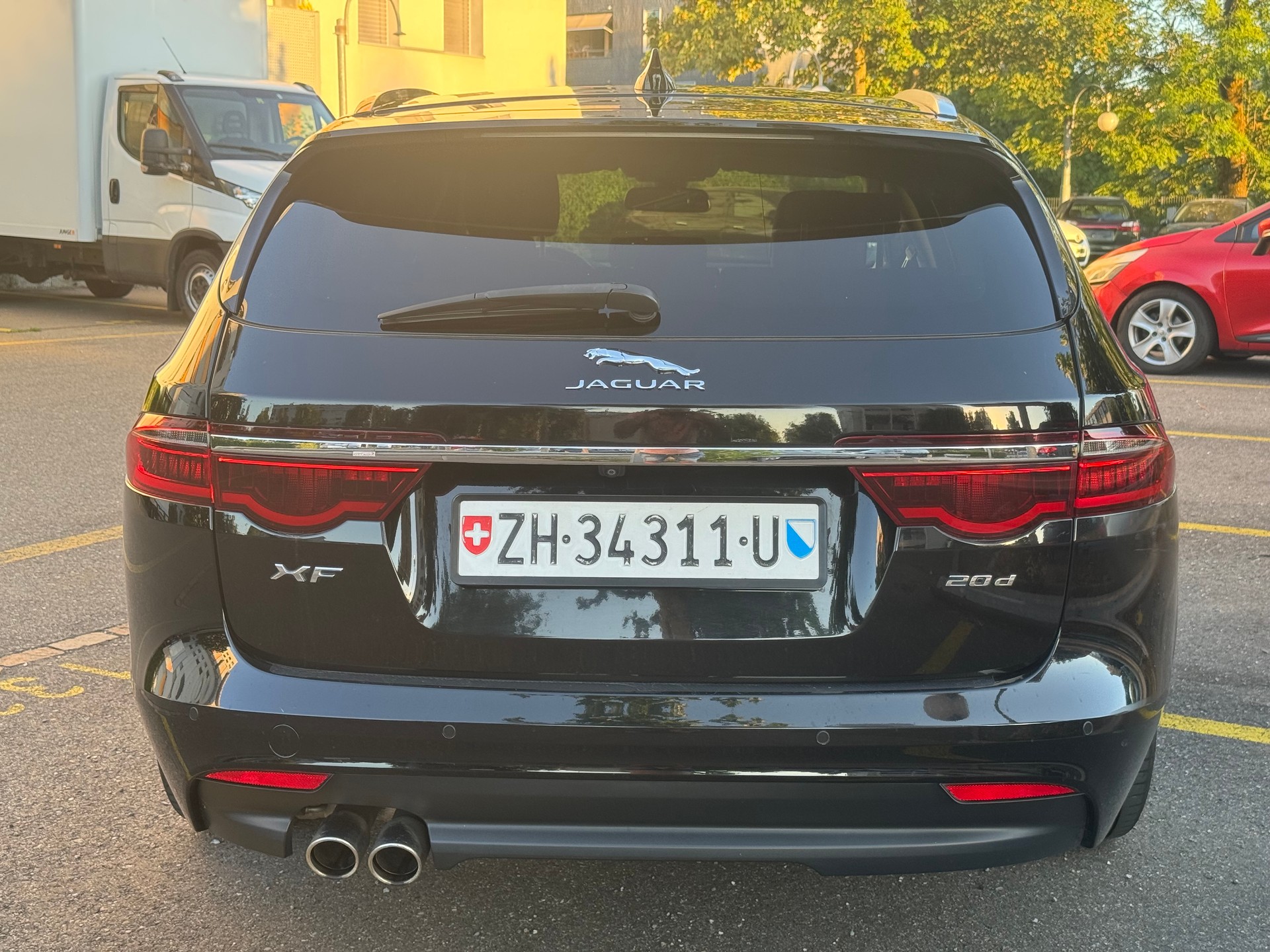 JAGUAR XF Sportbrake 20d Pure Automatic-image-3
