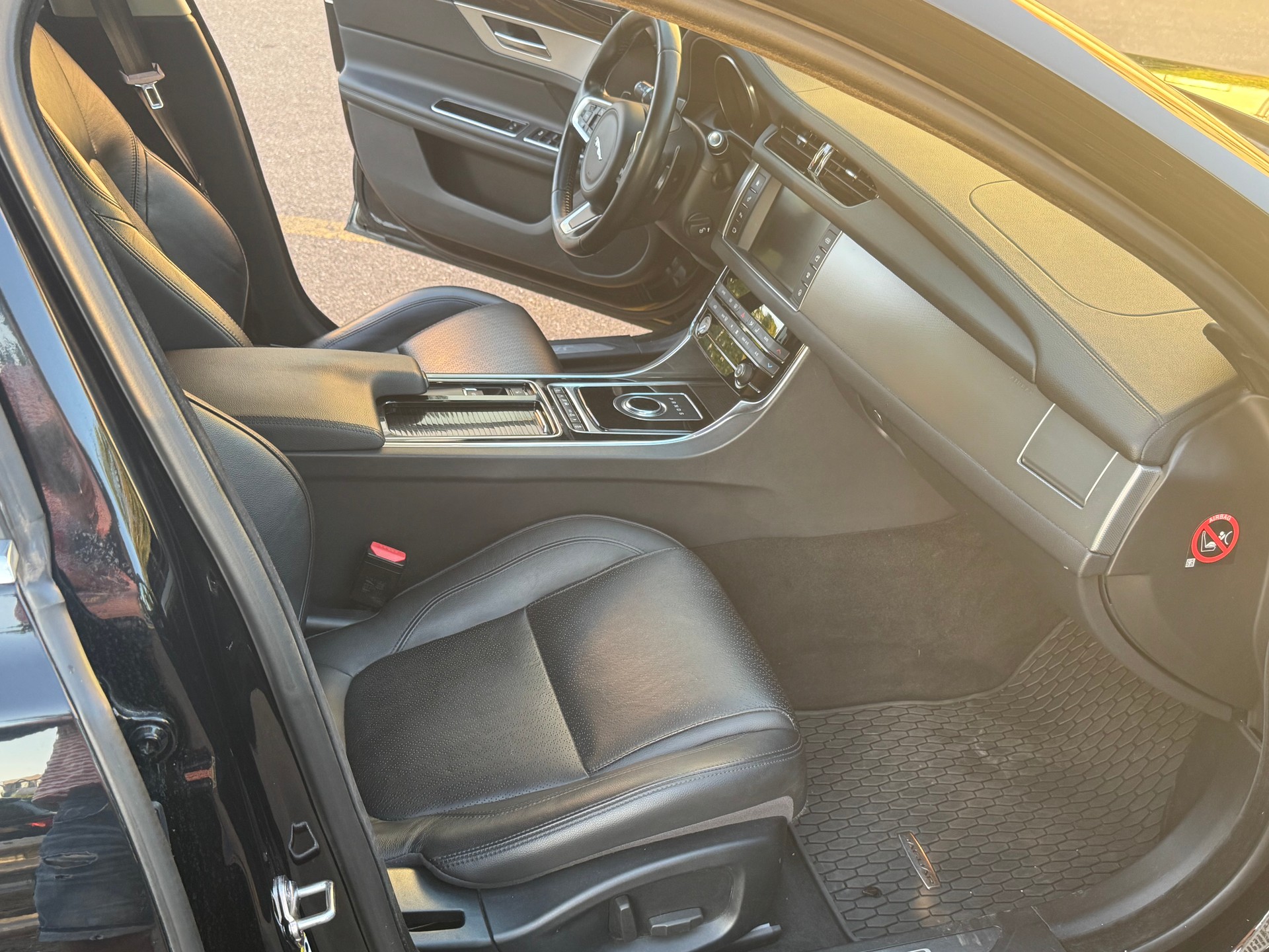 JAGUAR XF Sportbrake 20d Pure Automatic-image-5
