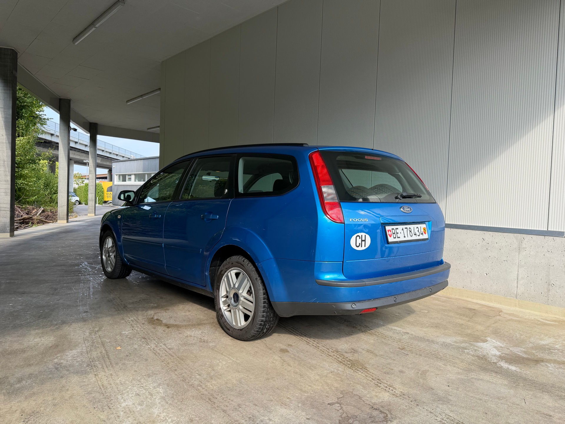 FORD Focus 1.6i Carving Automatic-image-2