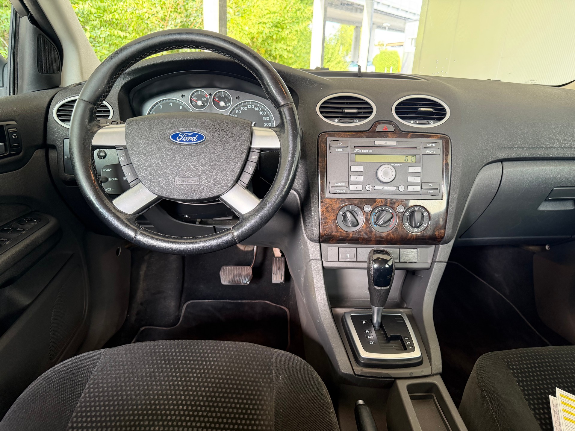 FORD Focus 1.6i Carving Automatic-image-6