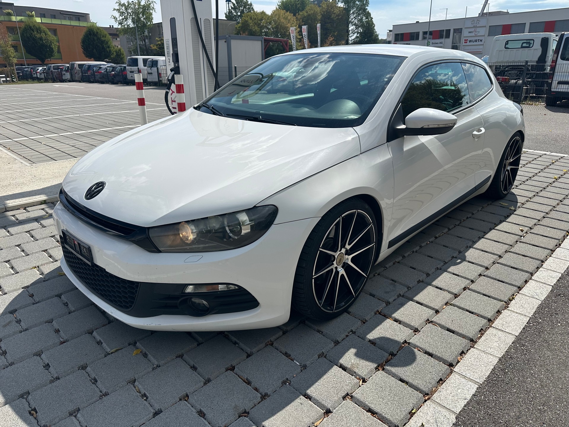 VW Scirocco 2.0 TSI-image-1