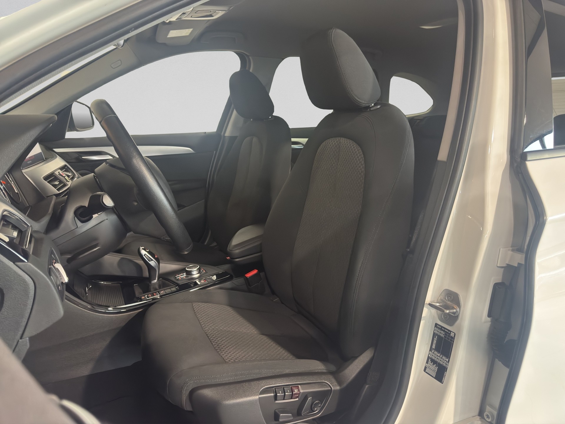 BMW X1 sDrive 18i Essential Edition Steptronic DSK-image-7