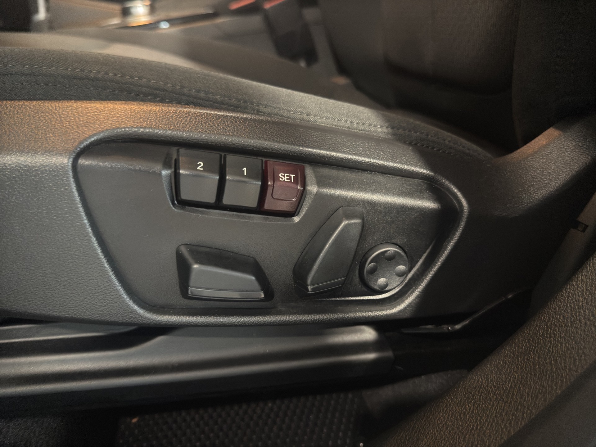 BMW X1 sDrive 18i Essential Edition Steptronic DSK-image-23