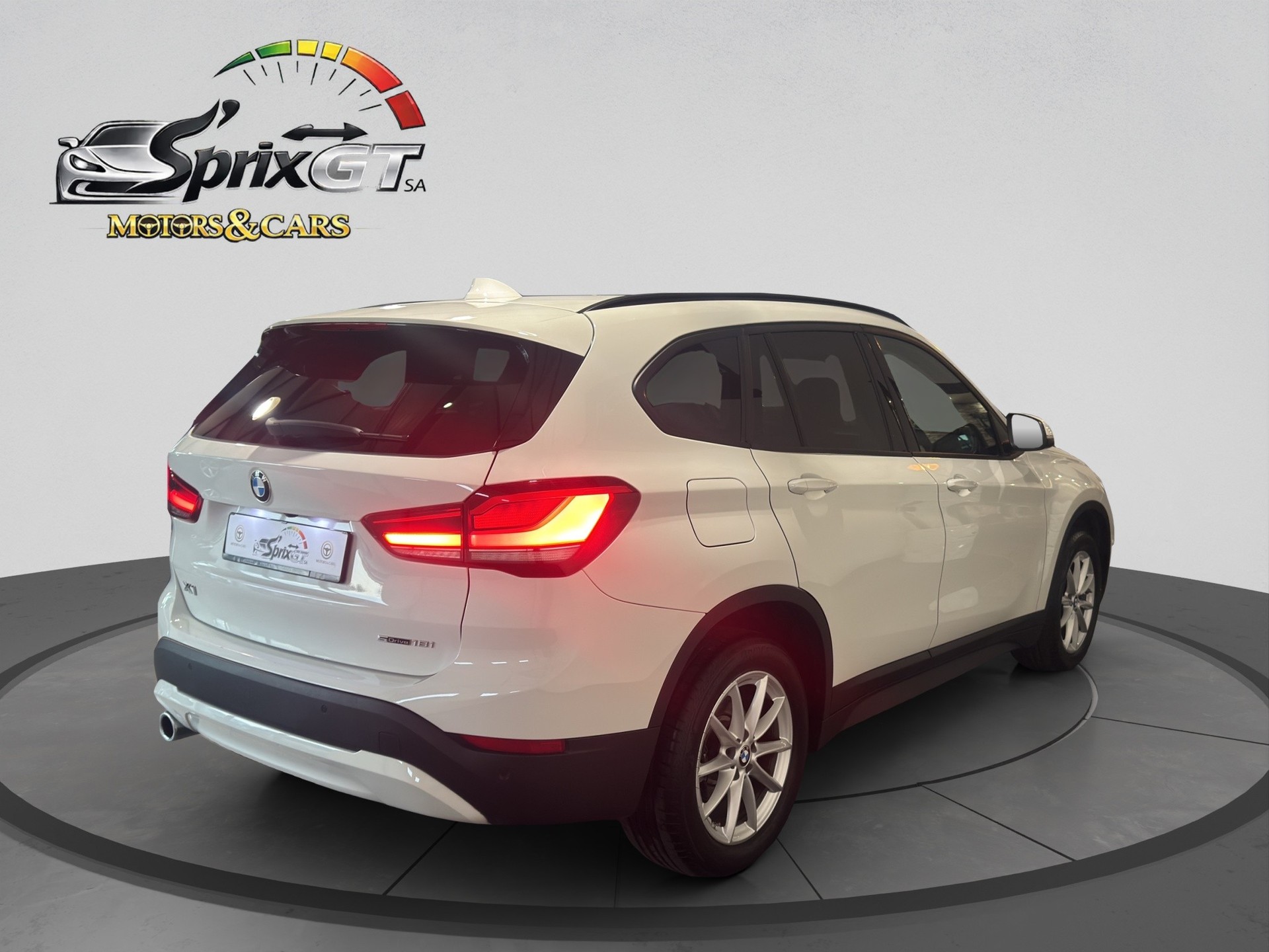 BMW X1 sDrive 18i Essential Edition Steptronic DSK-image-4