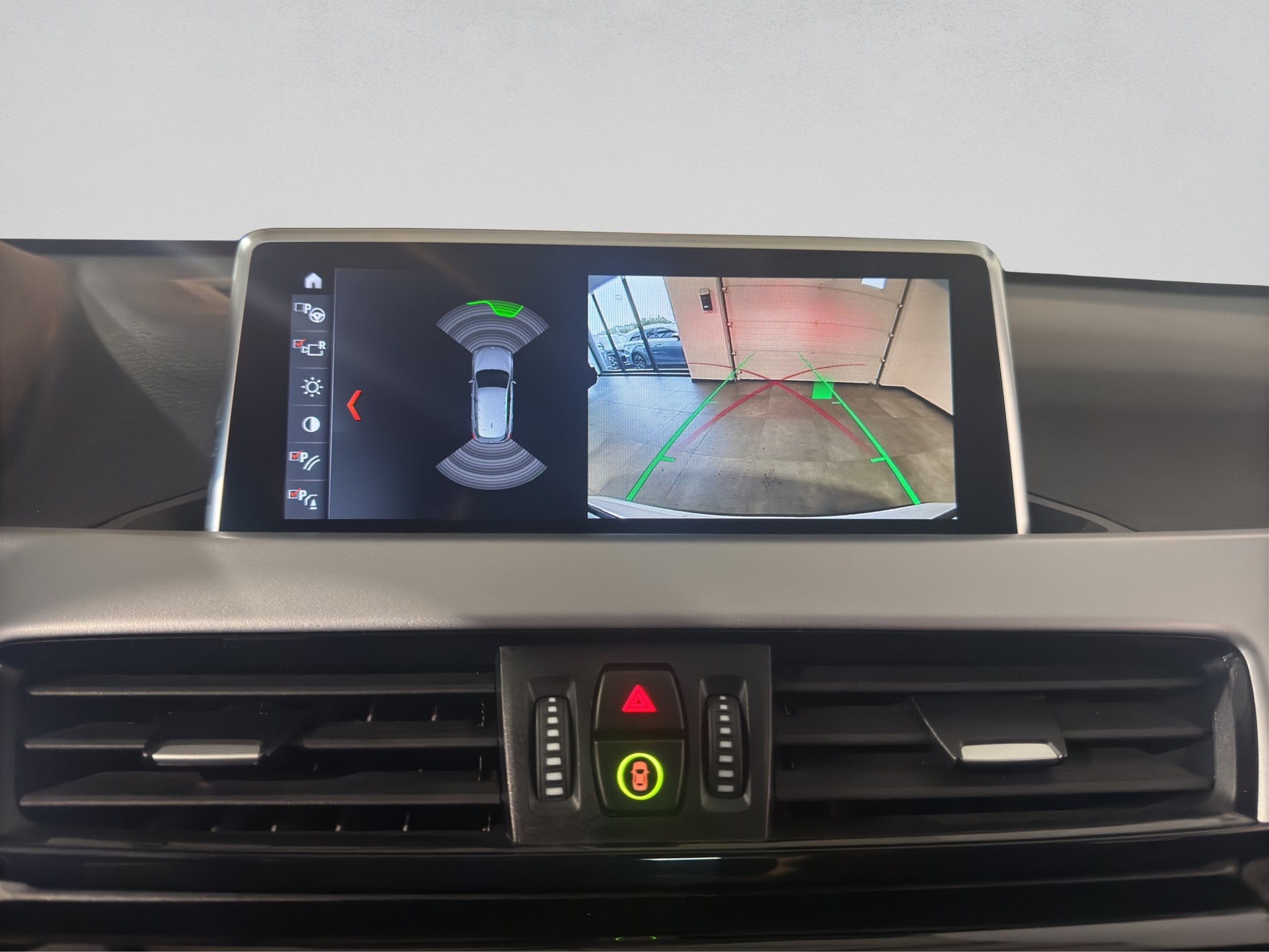BMW X1 sDrive 18i Essential Edition Steptronic DSK-image-17