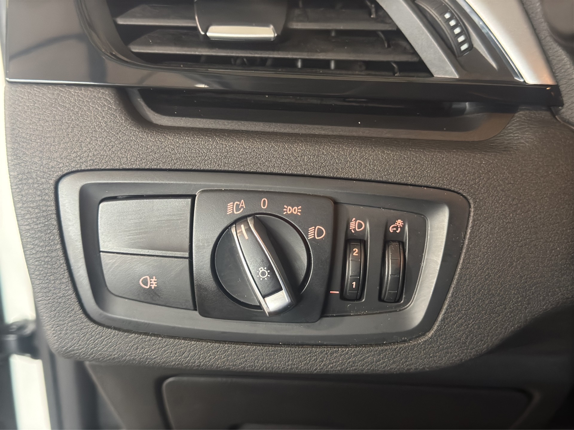 BMW X1 sDrive 18i Essential Edition Steptronic DSK-image-24