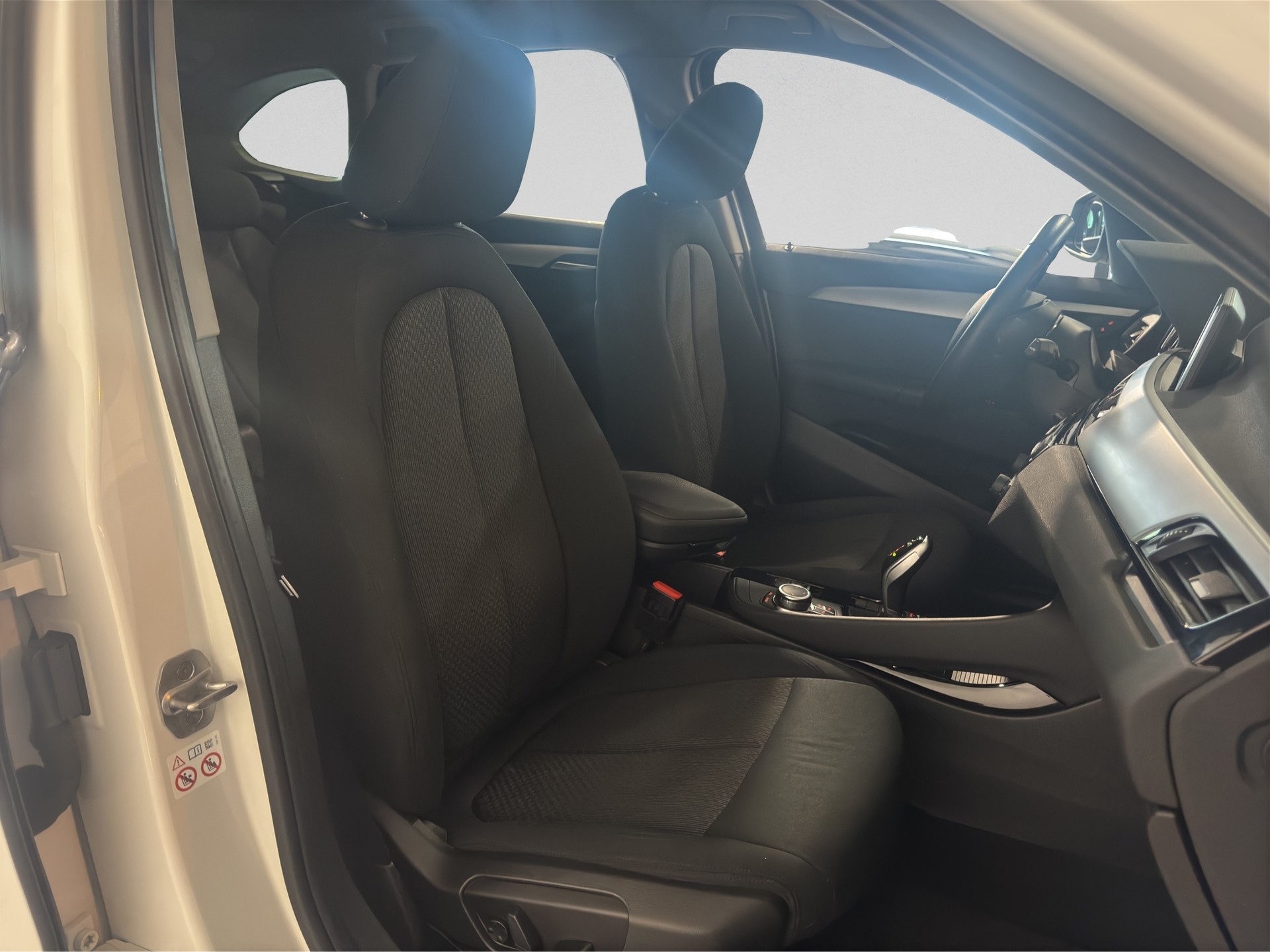BMW X1 sDrive 18i Essential Edition Steptronic DSK-image-14