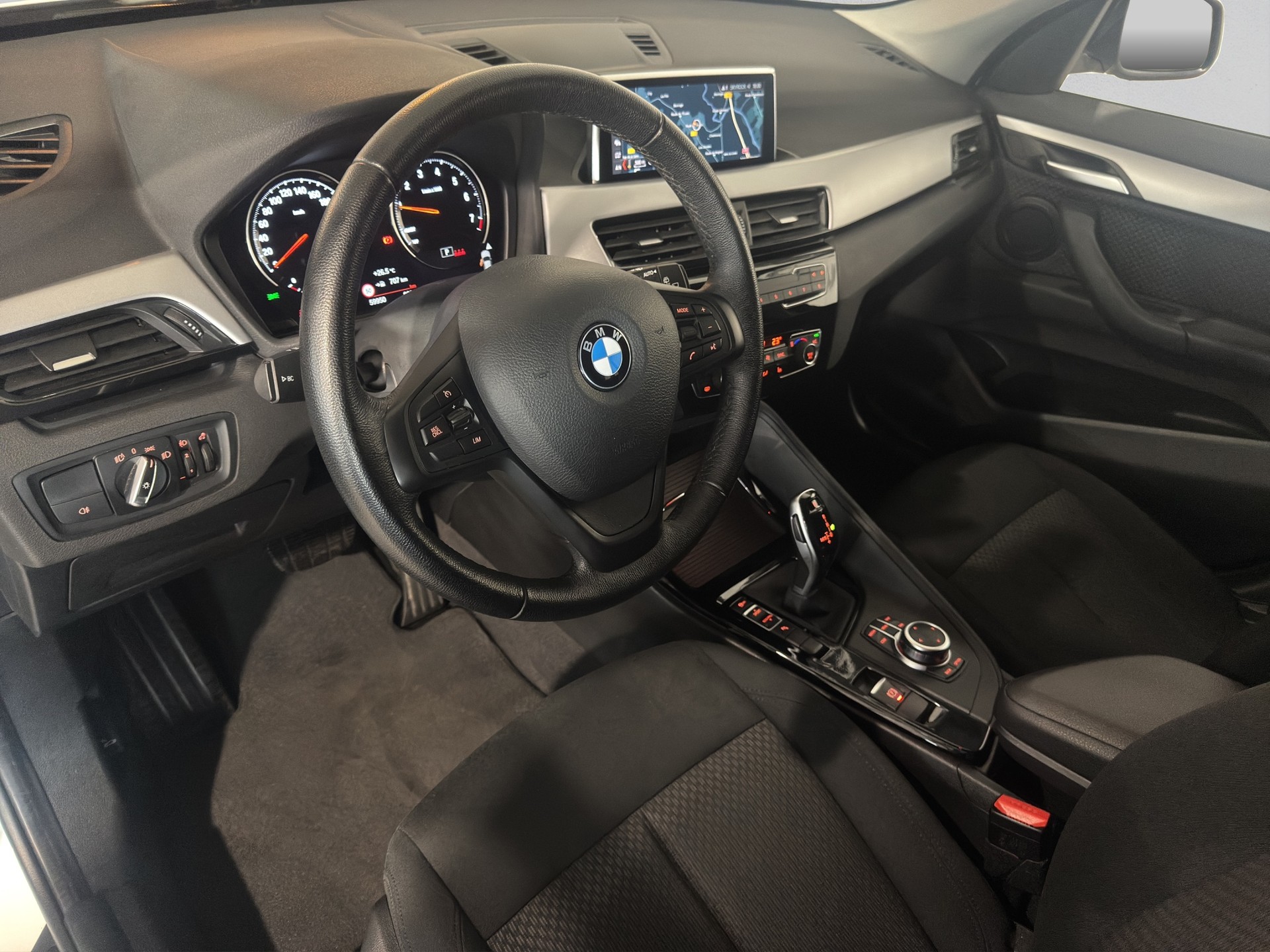 BMW X1 sDrive 18i Essential Edition Steptronic DSK-image-8