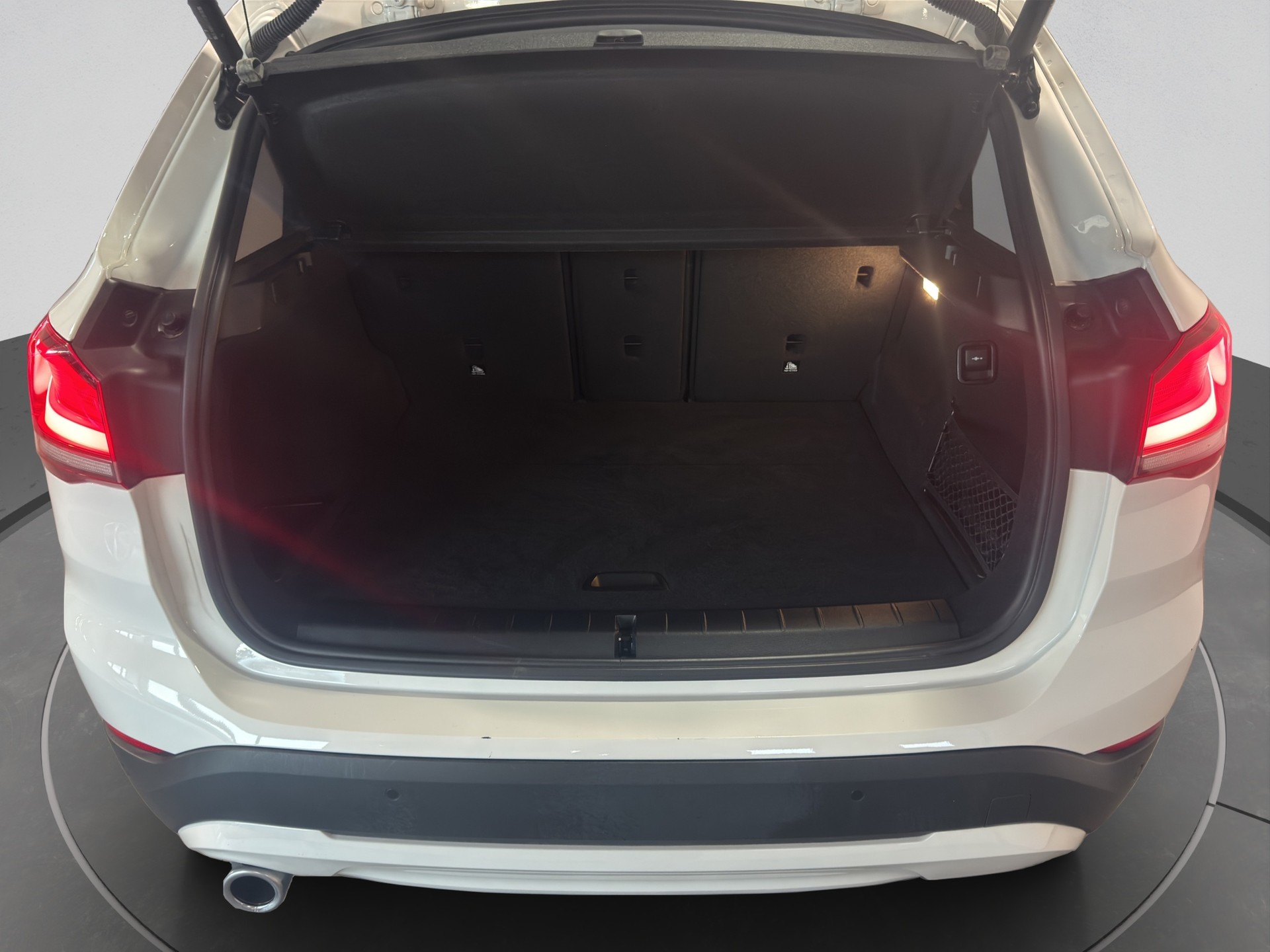BMW X1 sDrive 18i Essential Edition Steptronic DSK-image-15
