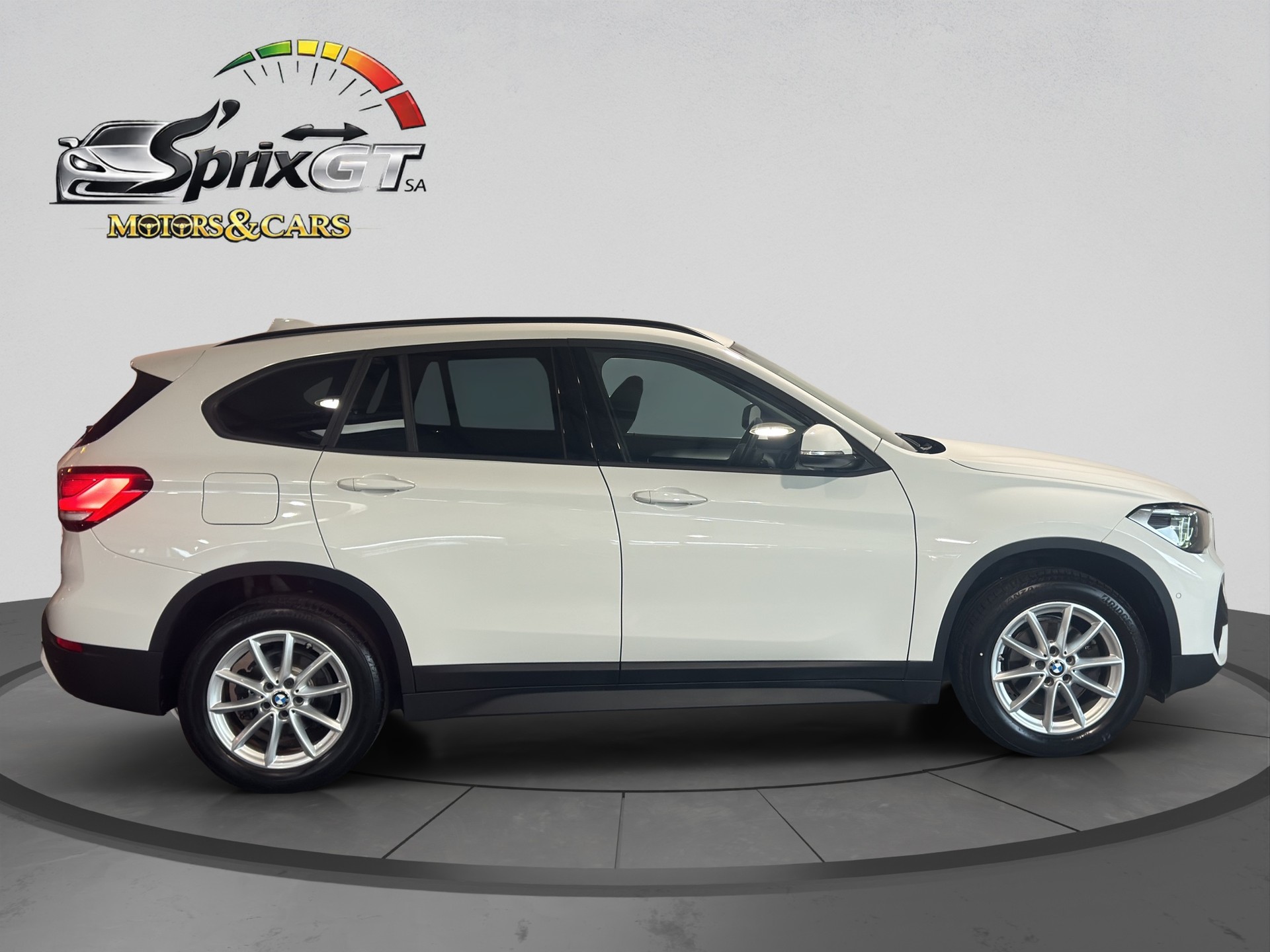 BMW X1 sDrive 18i Essential Edition Steptronic DSK-image-5