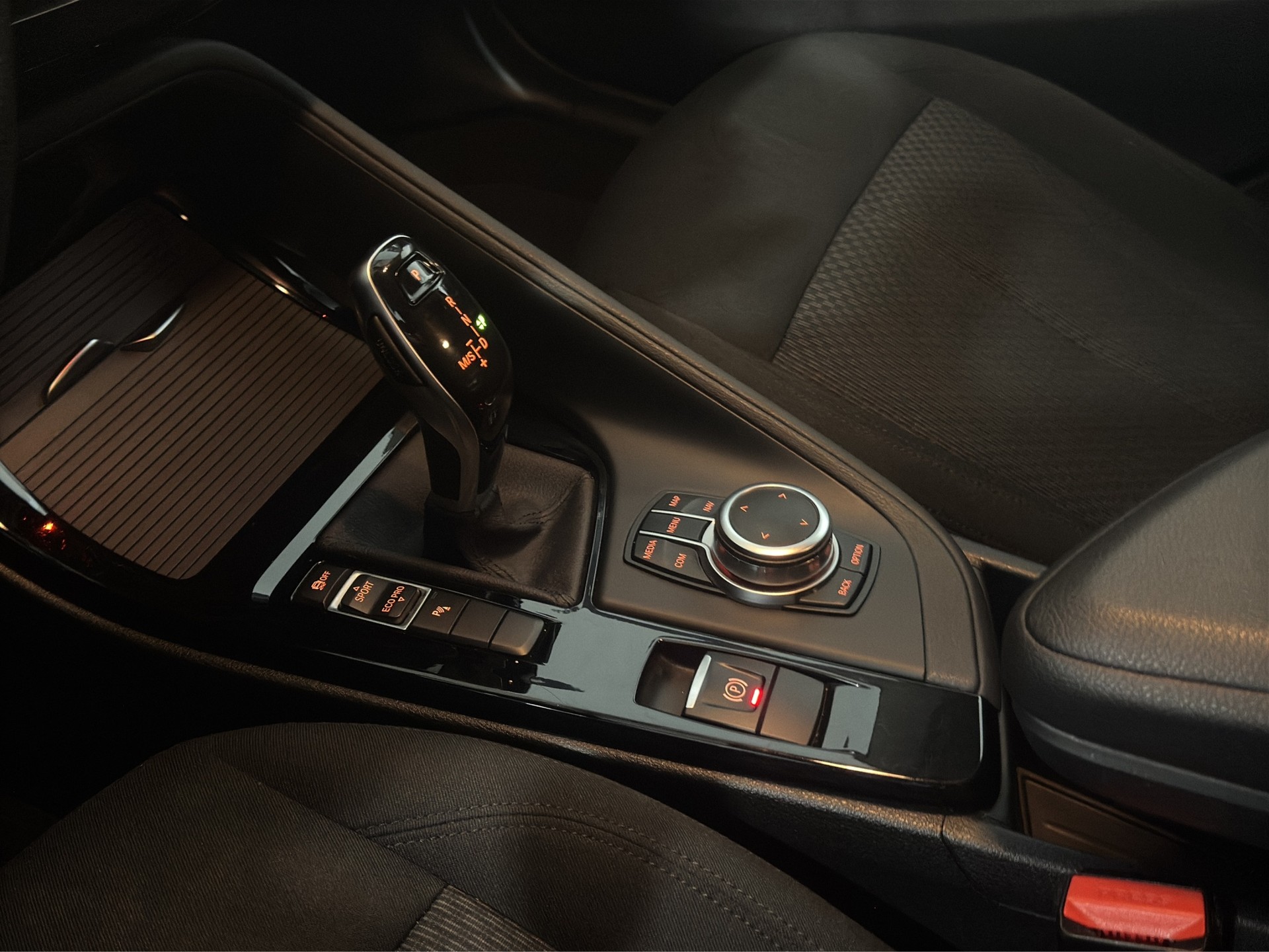 BMW X1 sDrive 18i Essential Edition Steptronic DSK-image-12