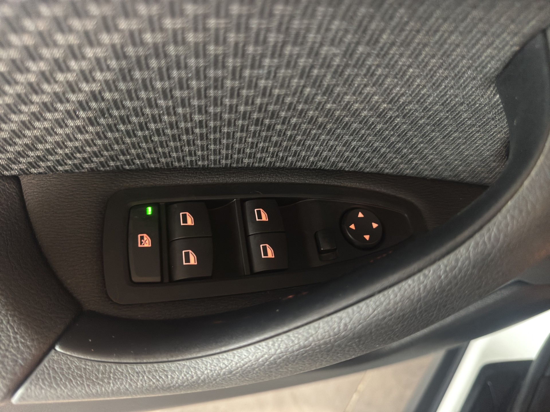 BMW X1 sDrive 18i Essential Edition Steptronic DSK-image-10