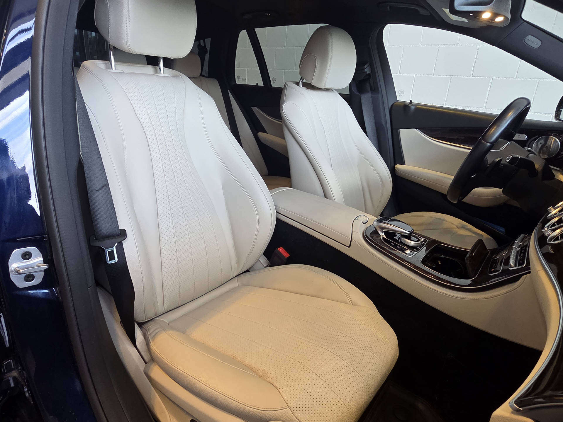 MERCEDES-BENZ E 450 Avantgarde 4matic Kombi-image-22