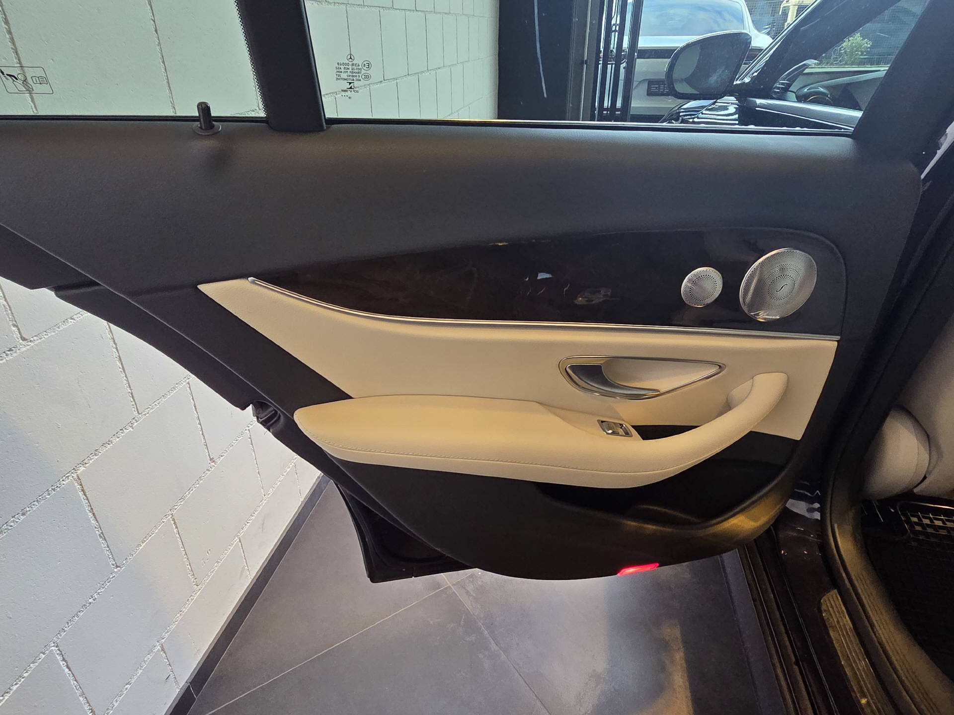 MERCEDES-BENZ E 450 Avantgarde 4matic Kombi-image-12