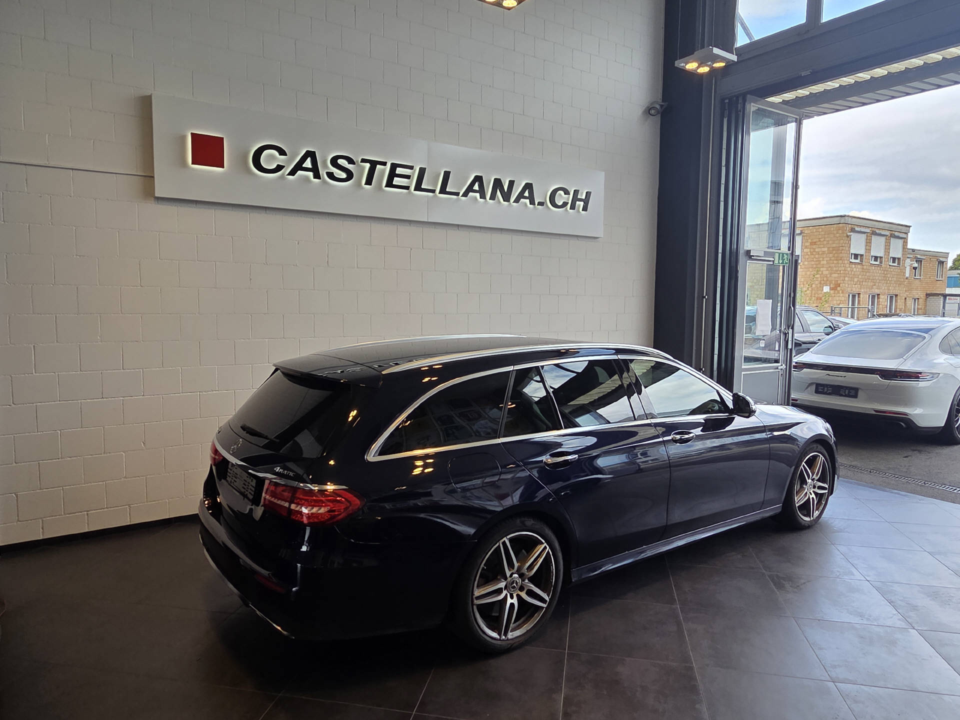 MERCEDES-BENZ E 450 Avantgarde 4matic Kombi-showroom-element-3