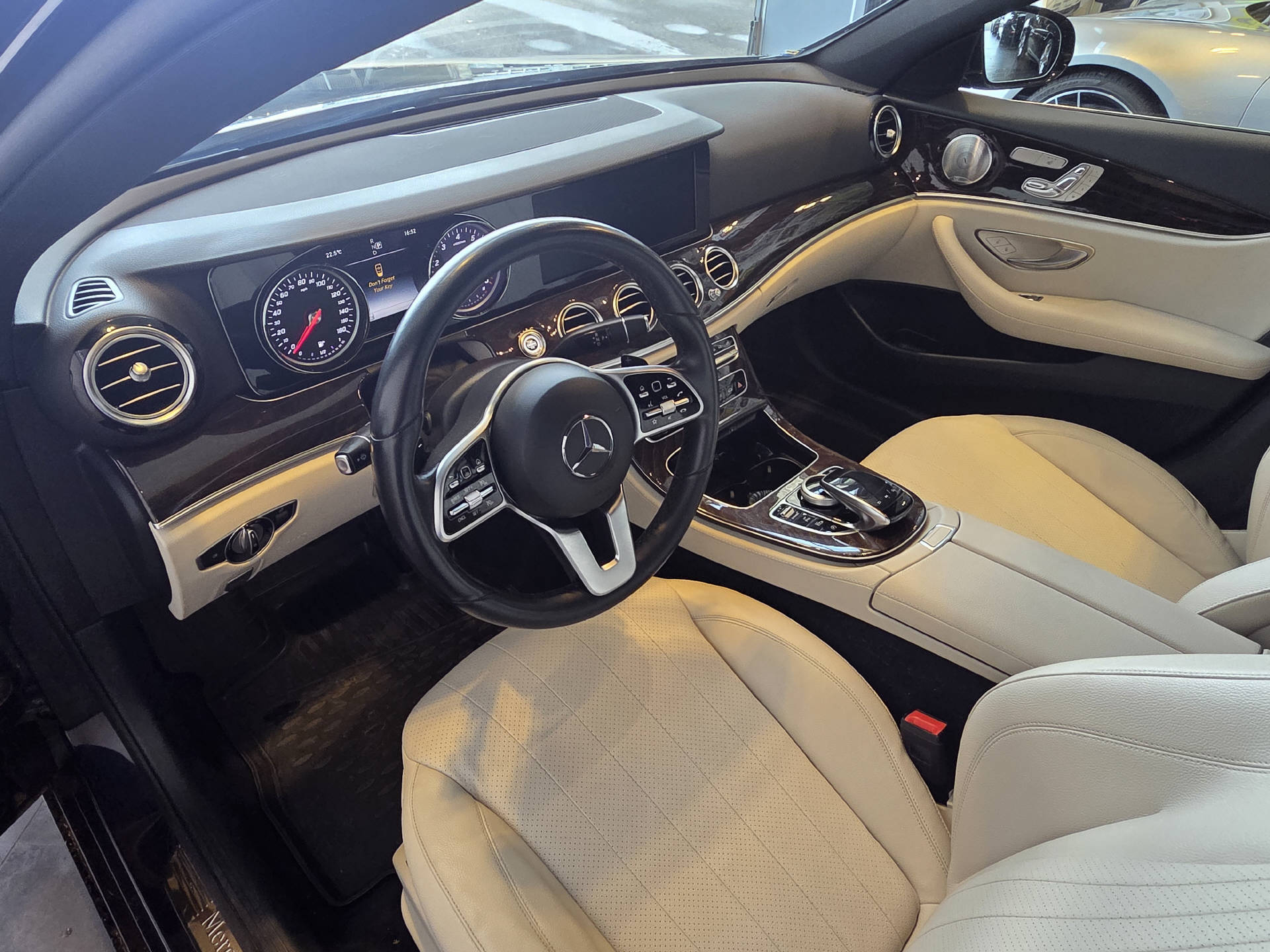 MERCEDES-BENZ E 450 Avantgarde 4matic Kombi-image-10