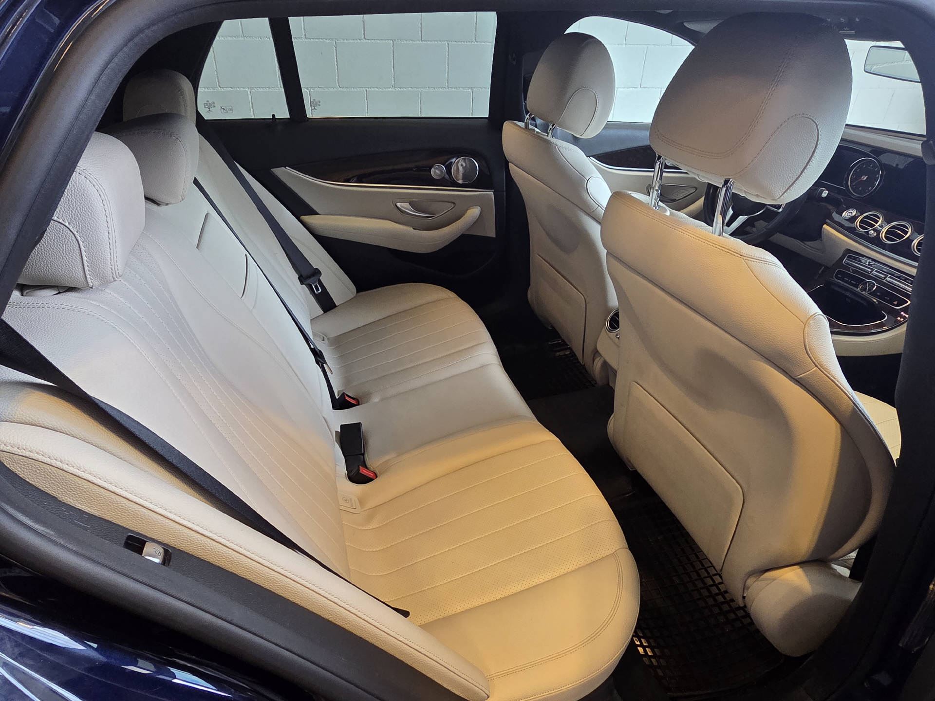 MERCEDES-BENZ E 450 Avantgarde 4matic Kombi-image-17