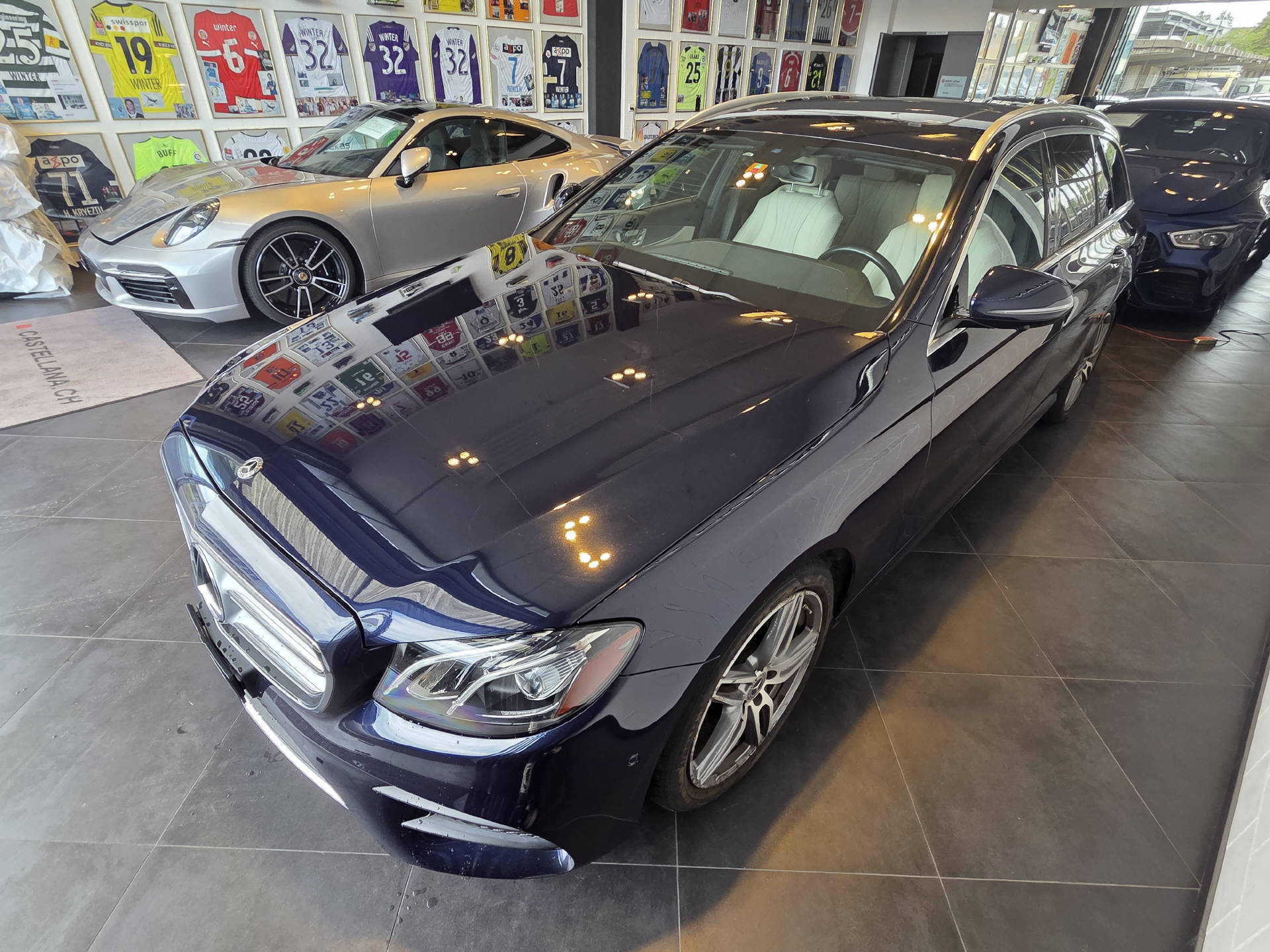 MERCEDES-BENZ E 450 Avantgarde 4matic Kombi-showroom-element-2