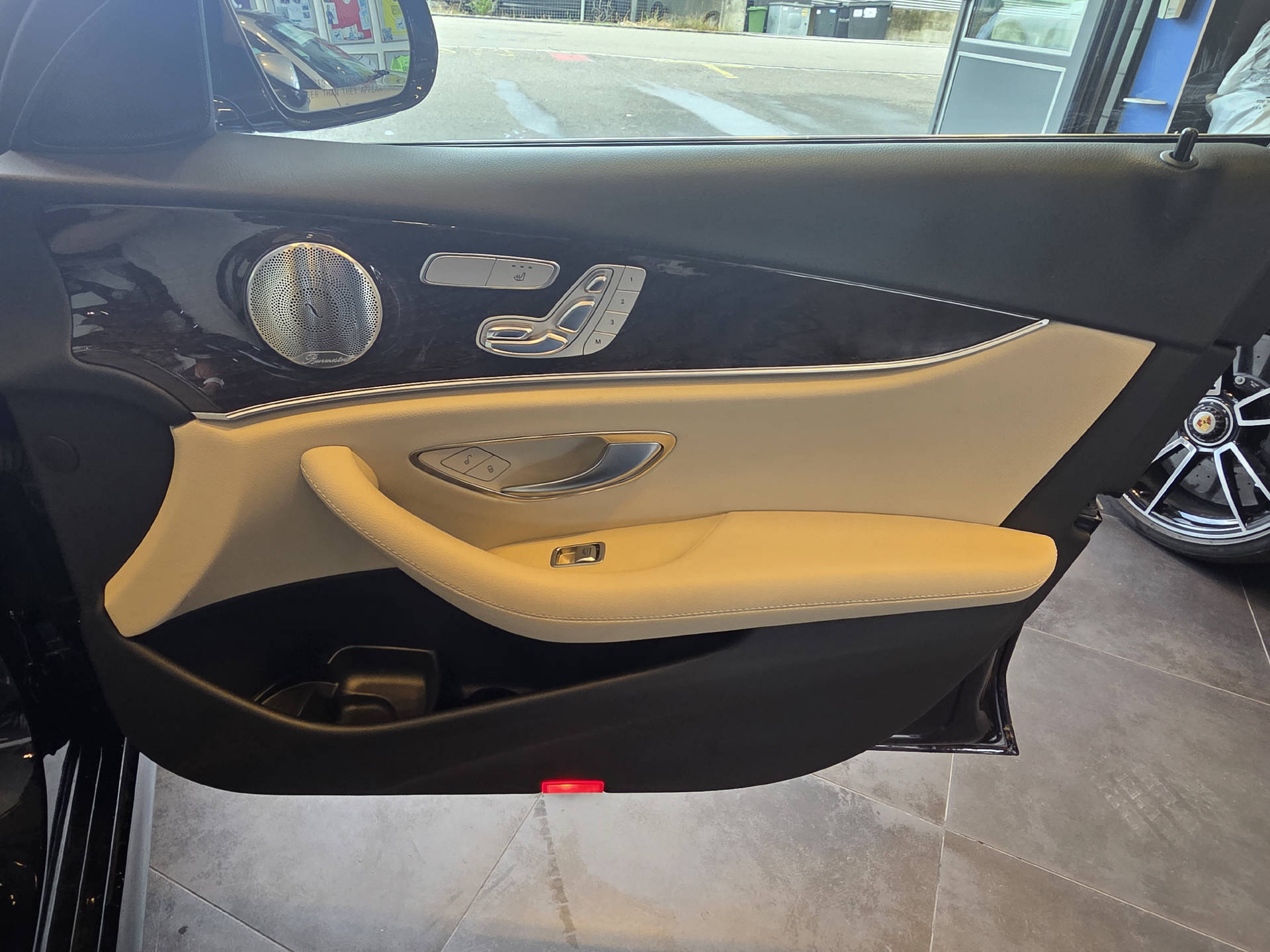 MERCEDES-BENZ E 450 Avantgarde 4matic Kombi-image-18