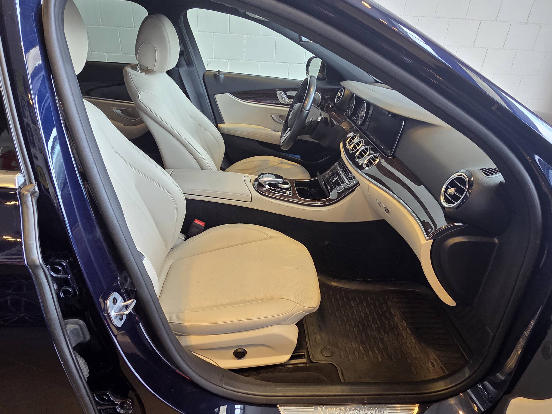 MERCEDES-BENZ E 450 Avantgarde 4matic Kombi-image-20