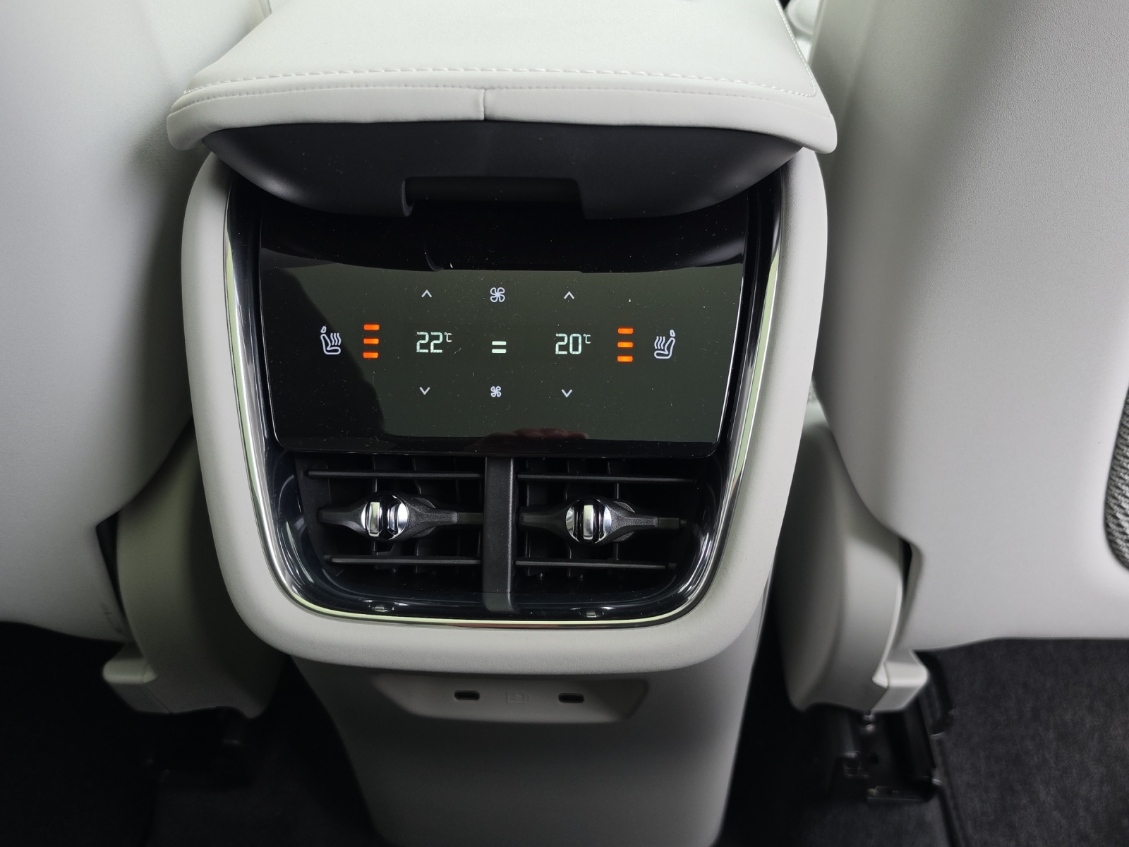 VOLVO EX90 Twin Performance Ultra AWD-image-9