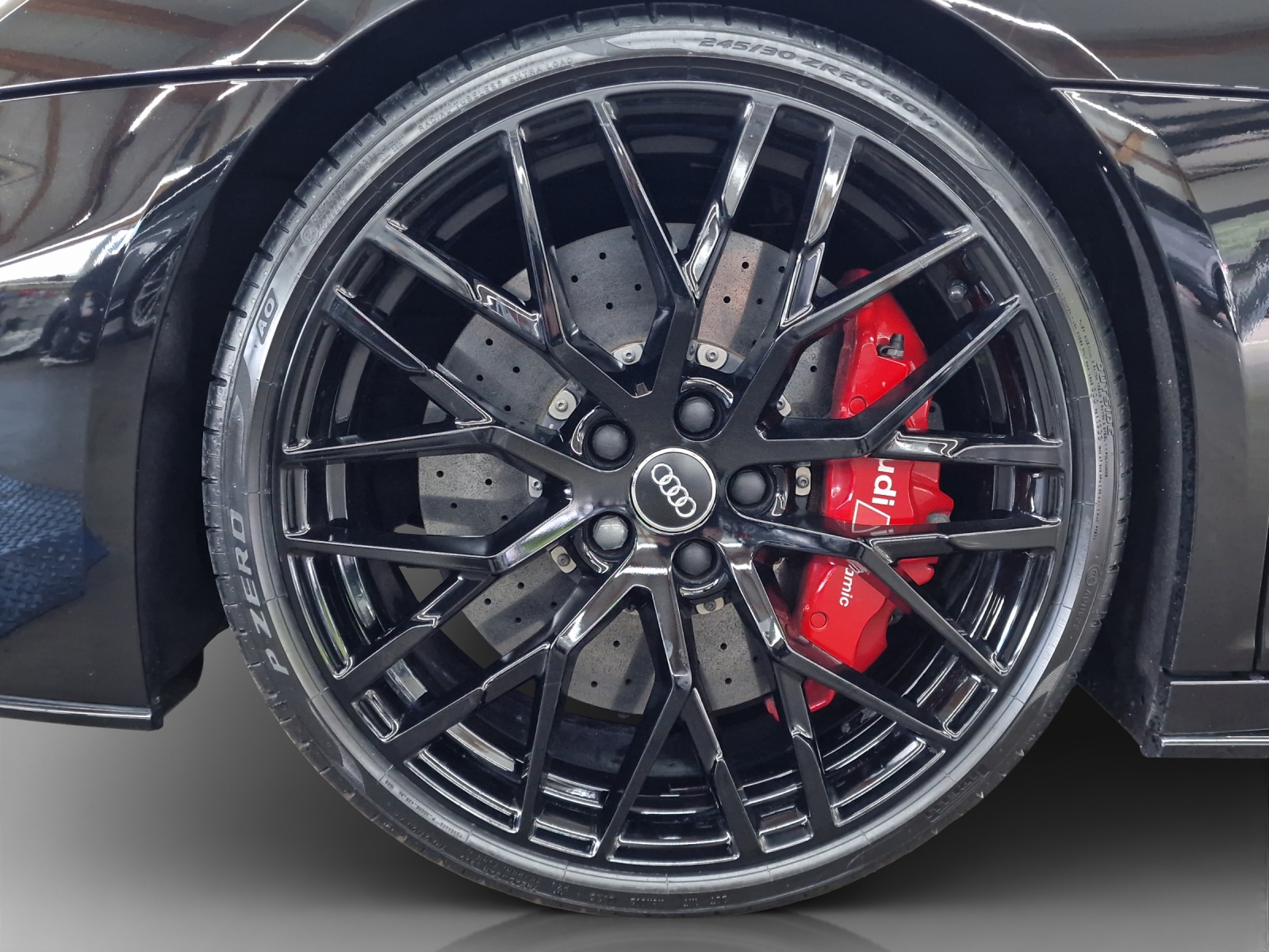 AUDI R8 Spyder performance S-Tronic-image-17
