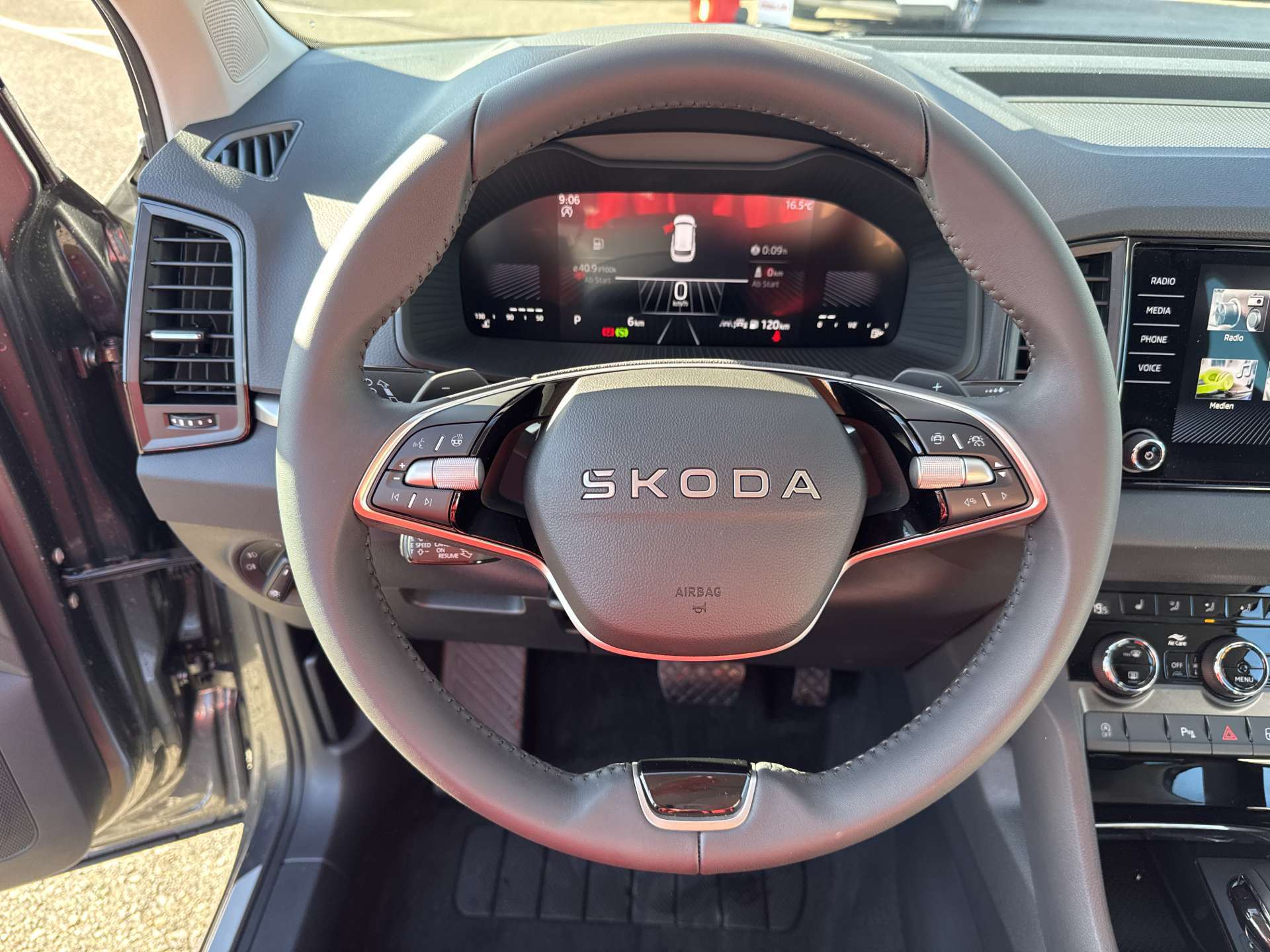 SKODA Karoq 1.5 TSi Selection DSG-Automat-image-15