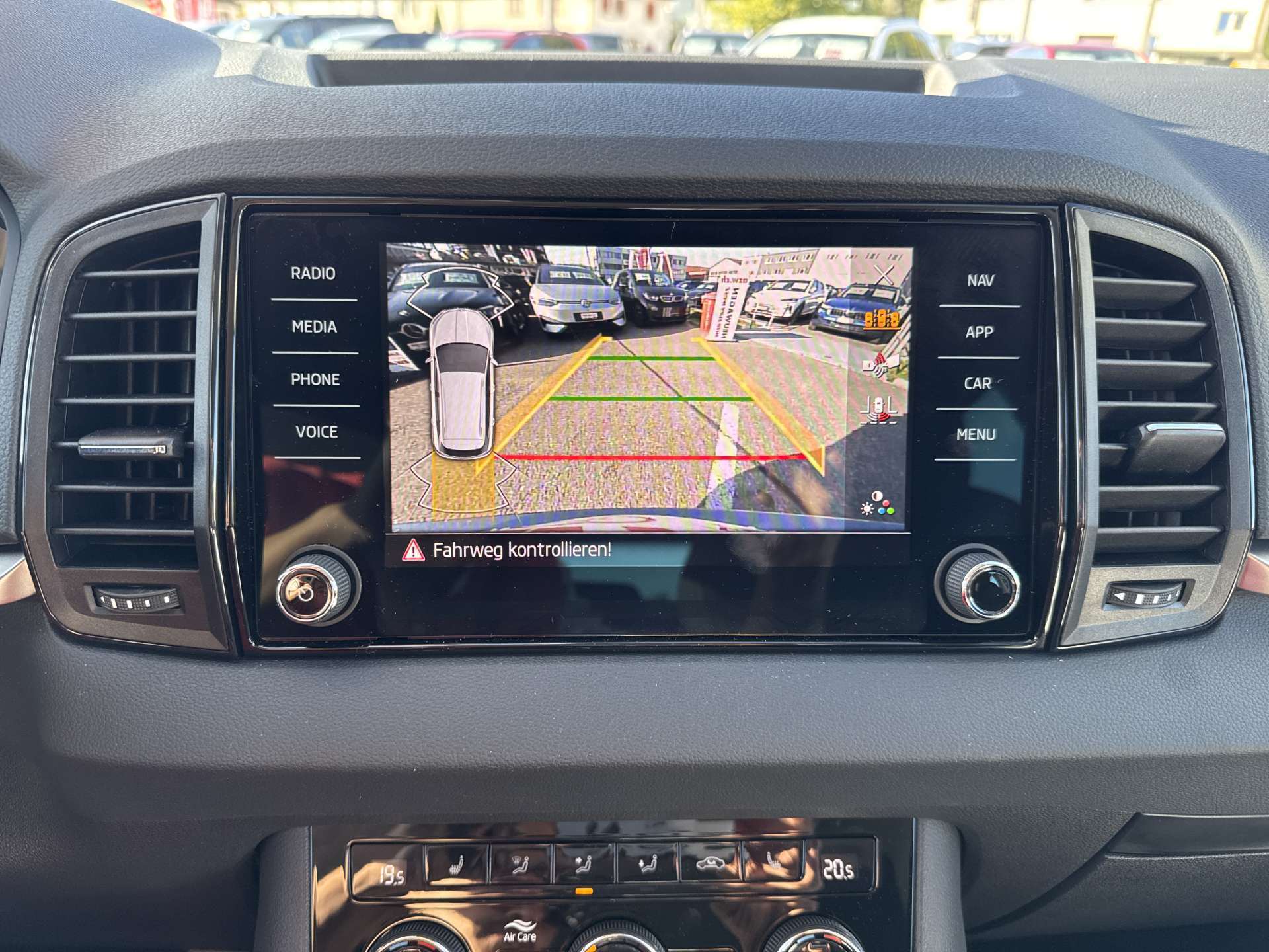 SKODA Karoq 1.5 TSi Selection DSG-Automat-image-9