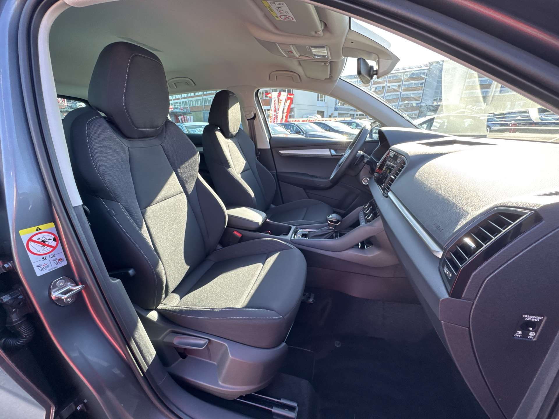 SKODA Karoq 1.5 TSi Selection DSG-Automat-image-12