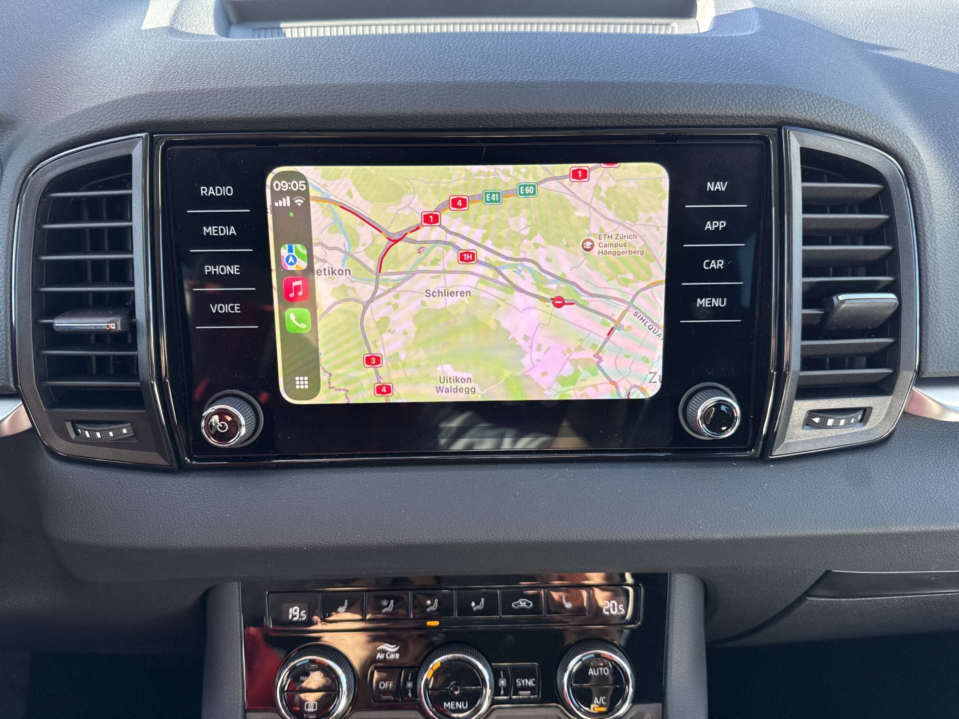 SKODA Karoq 1.5 TSi Selection DSG-Automat-image-1