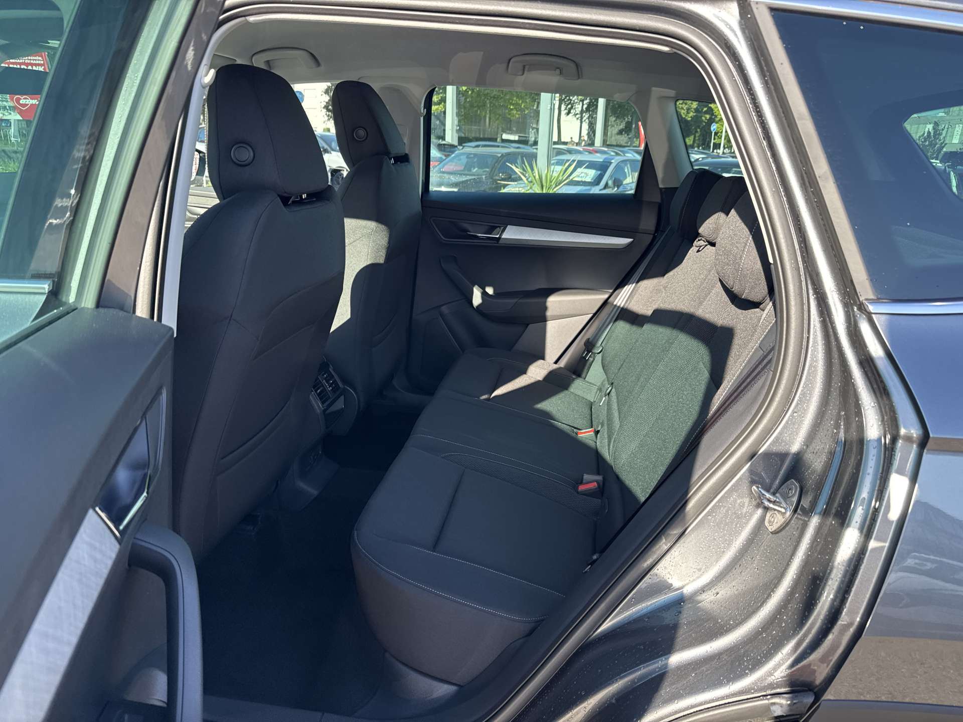 SKODA Karoq 1.5 TSi Selection DSG-Automat-image-6