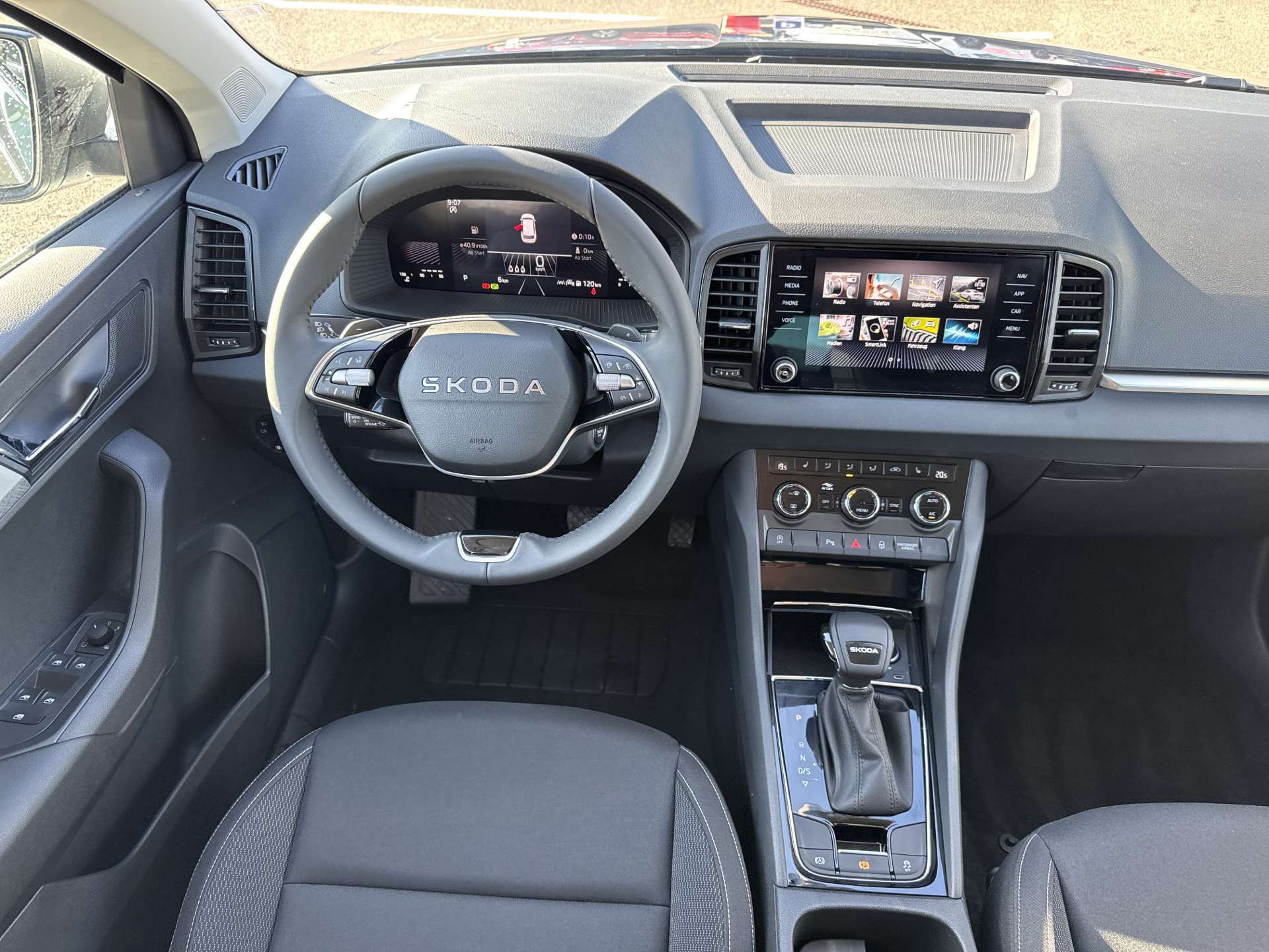 SKODA Karoq 1.5 TSi Selection DSG-Automat-image-4